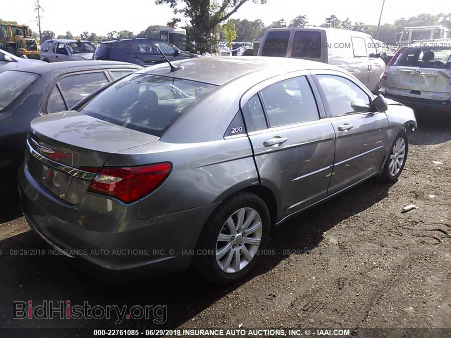 2013 Chrysler 200 - VIN: 1C3CCBBB4DN761030 - Photo 4