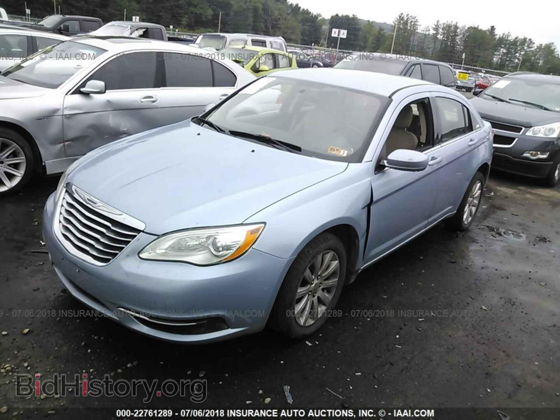 2013 Chrysler 200 - VIN: 1C3CCBBB3DN688992 - Фото 2