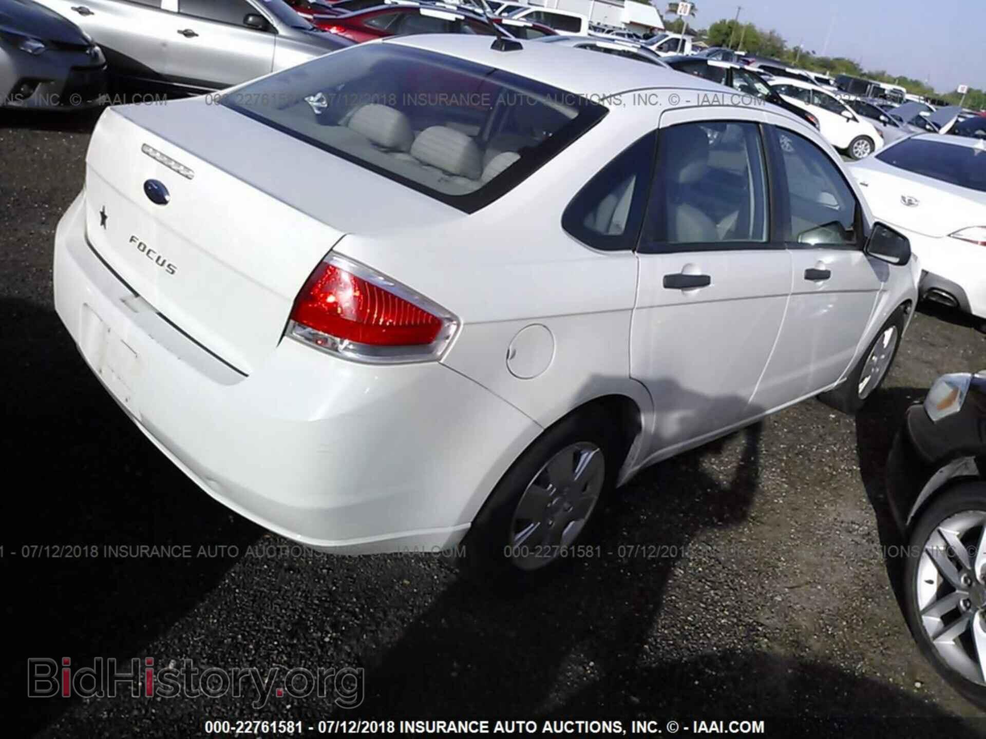 2011 Ford Focus - VIN: 1FAHP3EN5BW112061 - Фото 4