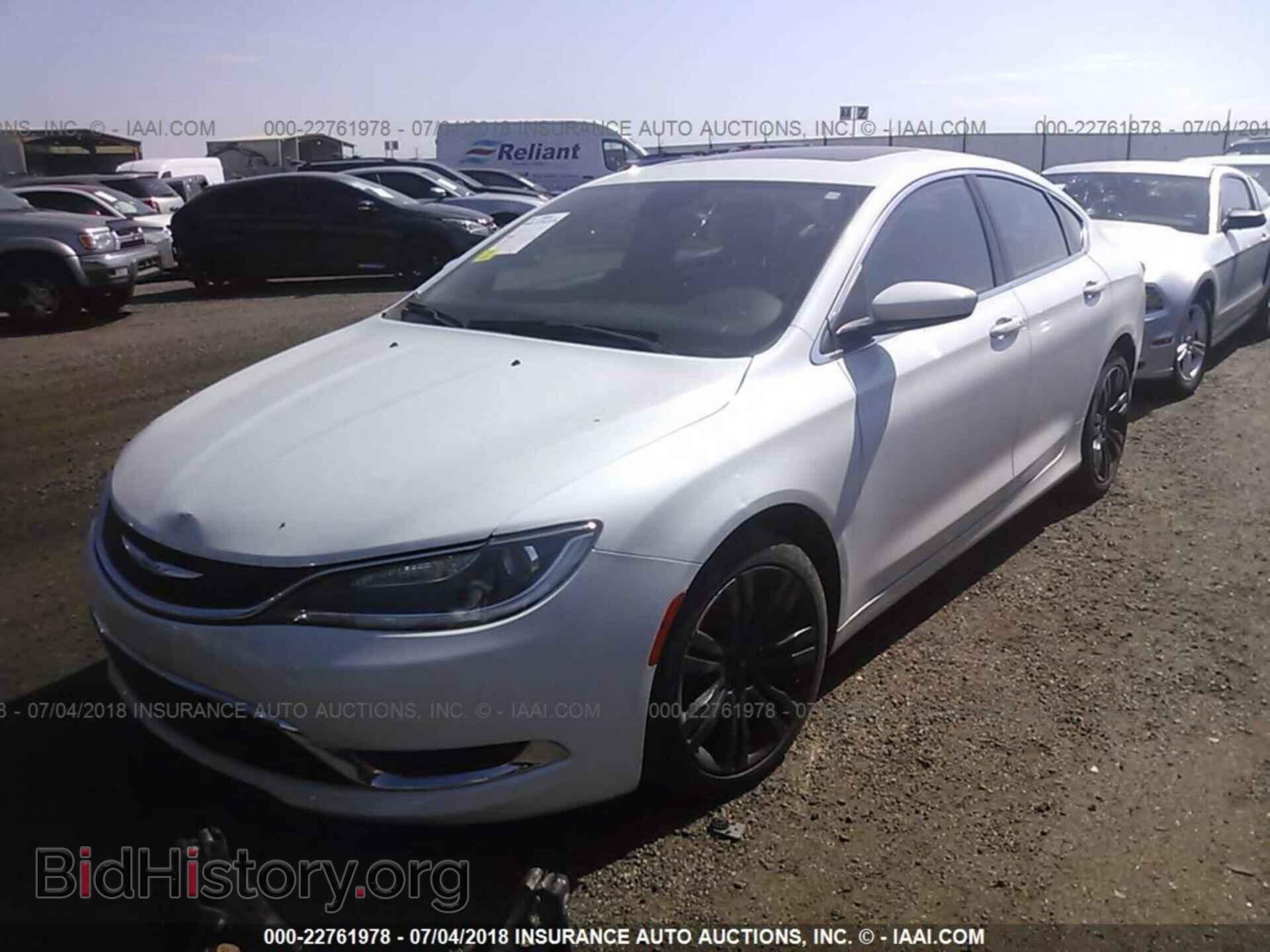 2015 Chrysler 200 - VIN: 1C3CCCAB2FN557501 - Photo 2