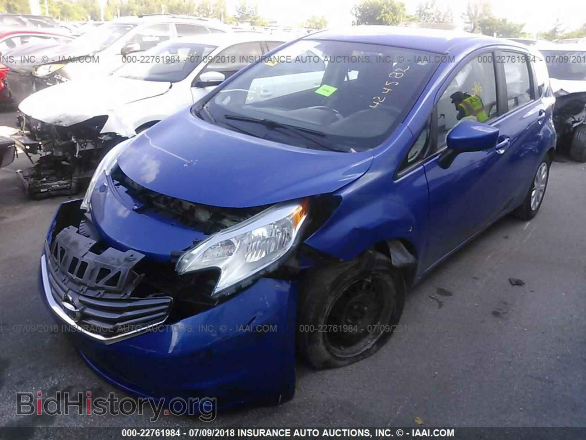 2015 Nissan Versa note - VIN: 3N1CE2CP5FL424582 - Photo 2