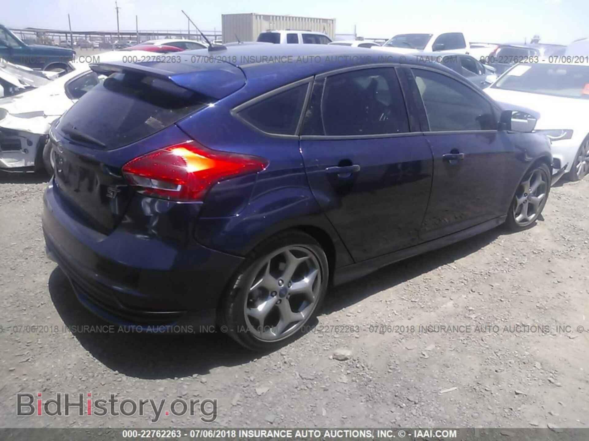 2017 Ford Focus - VIN: 1FADP3L97HL245743 - Photo 4