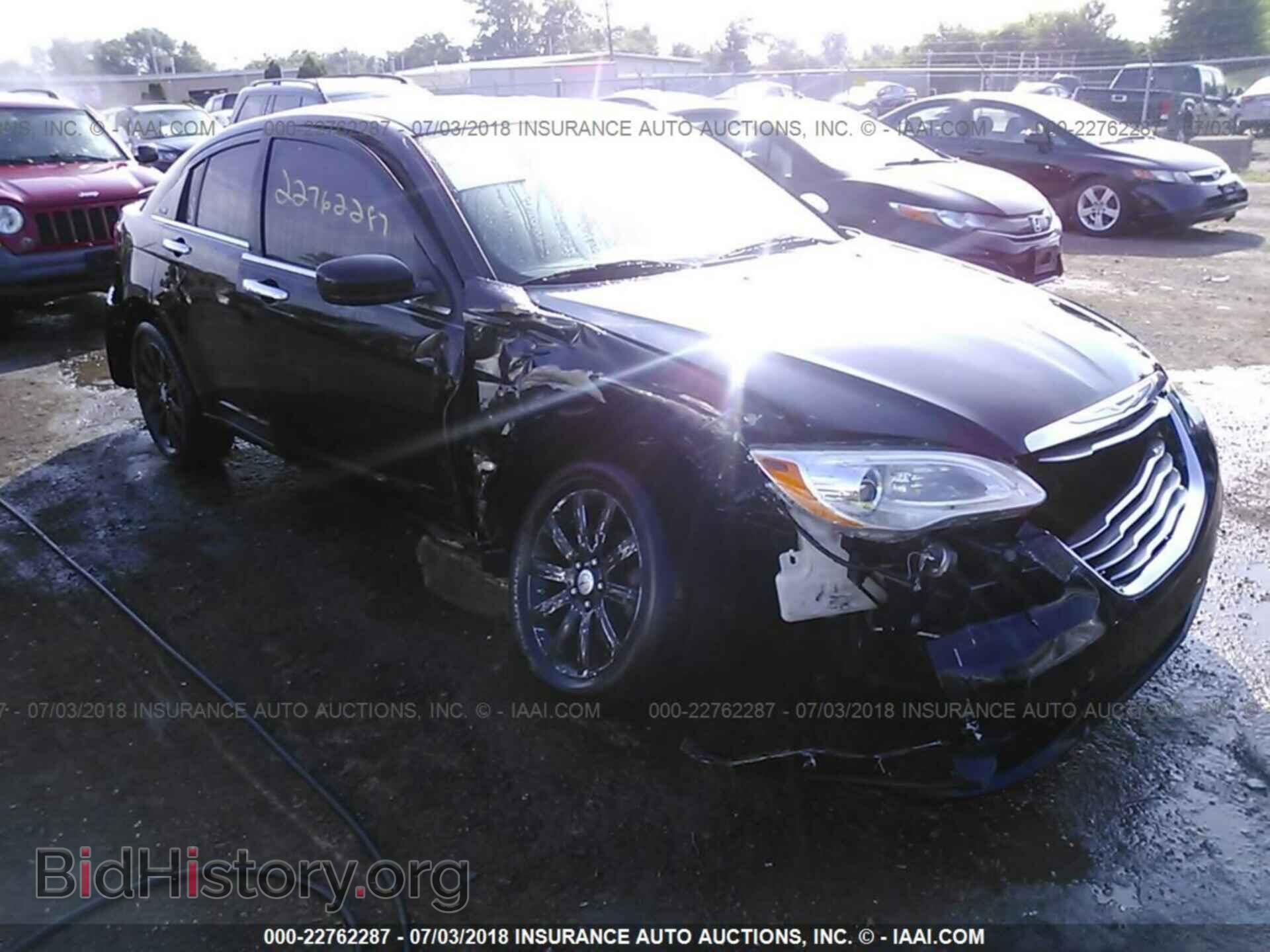 Photo 1C3BC1FB3BN625677 - CHRYSLER 200 2011