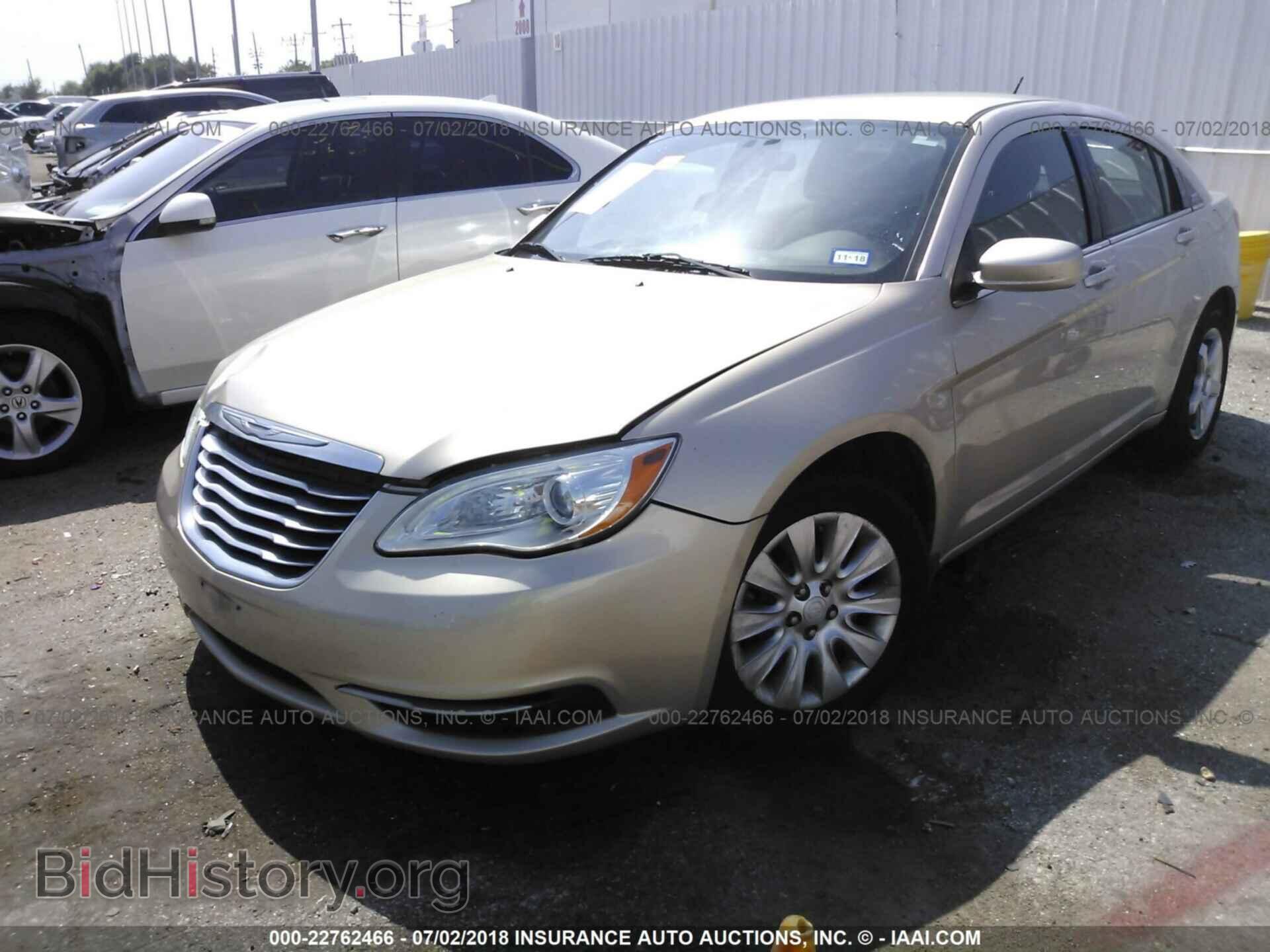 2013 Chrysler 200 - VIN: 1C3CCBAB0DN691754 - Photo 2