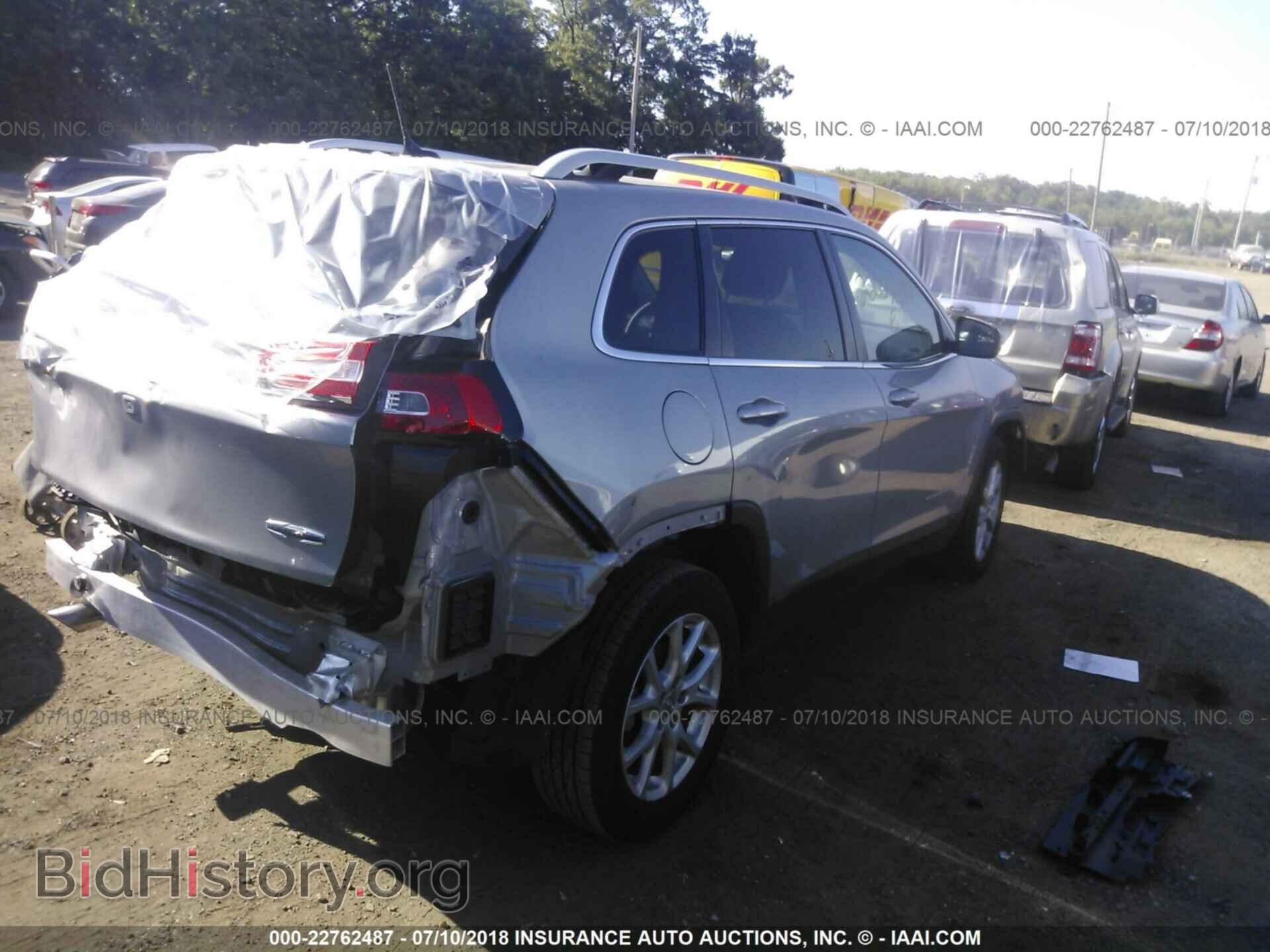 2017 Jeep Cherokee - VIN: 1C4PJLCBXHW507572 - Фото 4