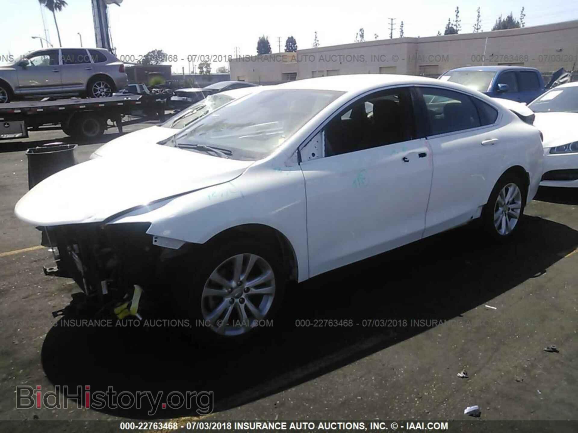 2015 Chrysler 200 - VIN: 1C3CCCABXFN747191 - Фото 2