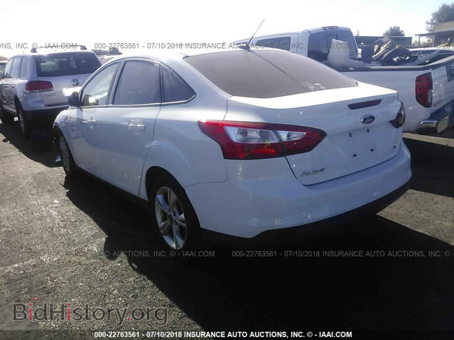2014 Ford Focus - VIN: 1FADP3F23EL264638 - Photo 3