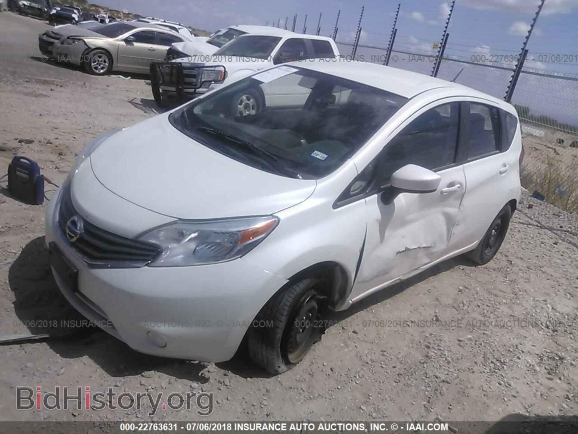 2015 Nissan Versa note - VIN: 3N1CE2CP8FL379640 - Фото 2