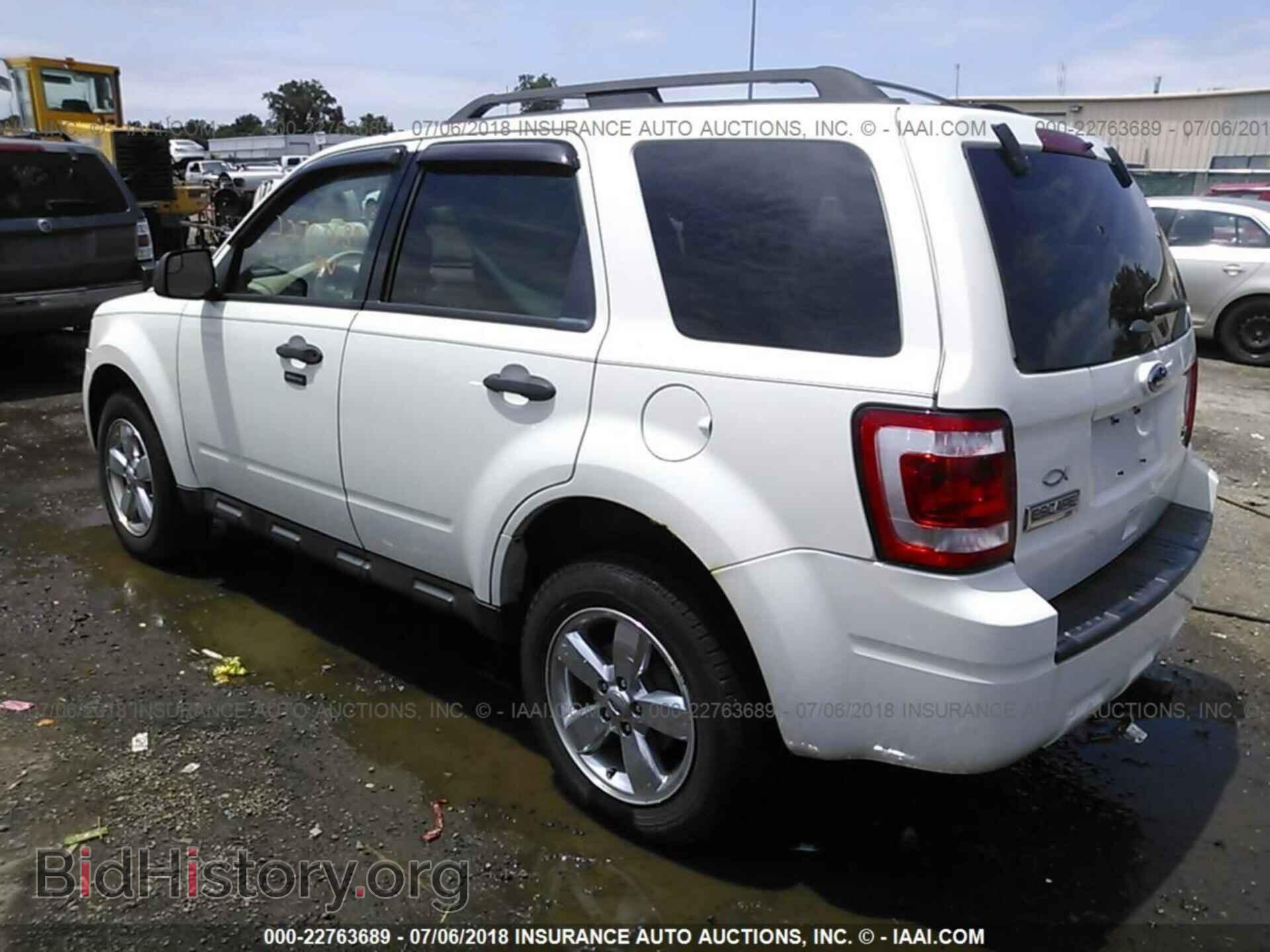 2011 Ford Escape - VIN: 1FMCU0DG7BKC28413 - Фото 3