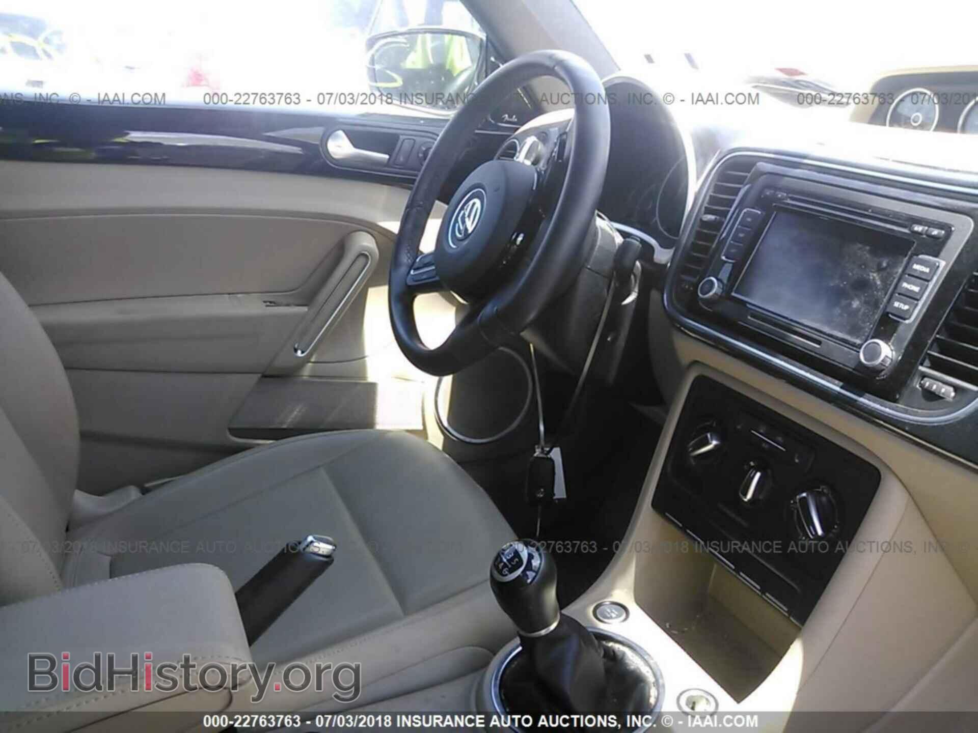 2014 Volkswagen Beetle - VIN: 3VW8T7AT9EM806285 - Фото 5