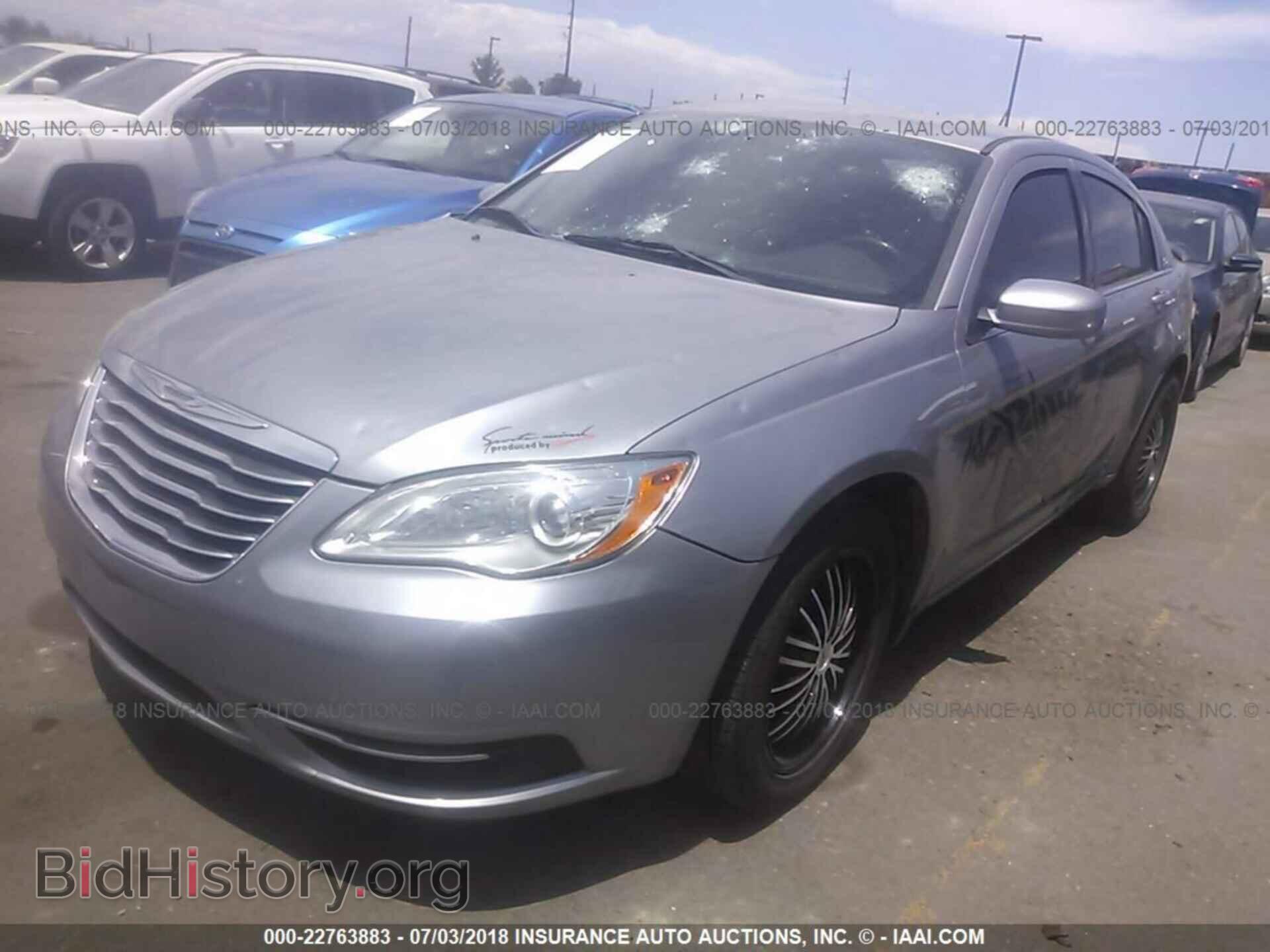 2013 Chrysler 200 - VIN: 1C3CCBBB2DN516372 - Фото 2