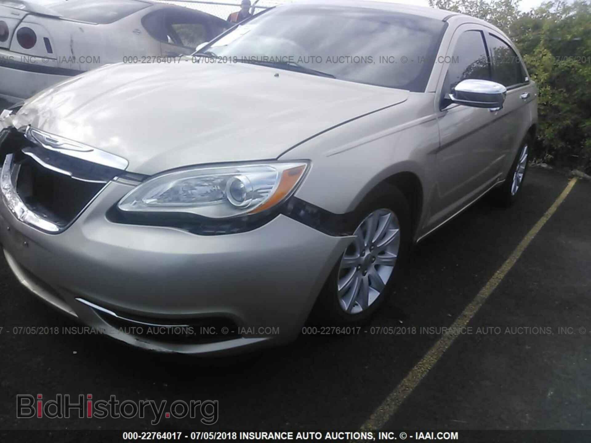 2013 Chrysler 200 - VIN: 1C3CCBCG4DN615494 - Фото 2