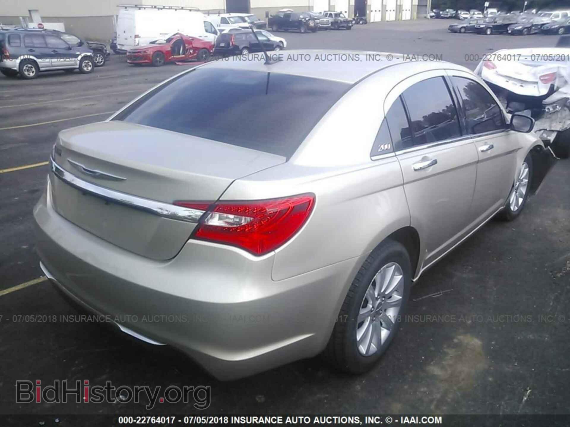 2013 Chrysler 200 - VIN: 1C3CCBCG4DN615494 - Фото 4