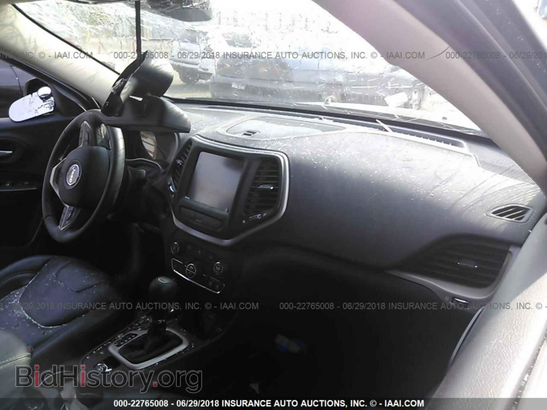 2017 Jeep Cherokee - VIN: 1C4PJMDBXHW500593 - Фото 5