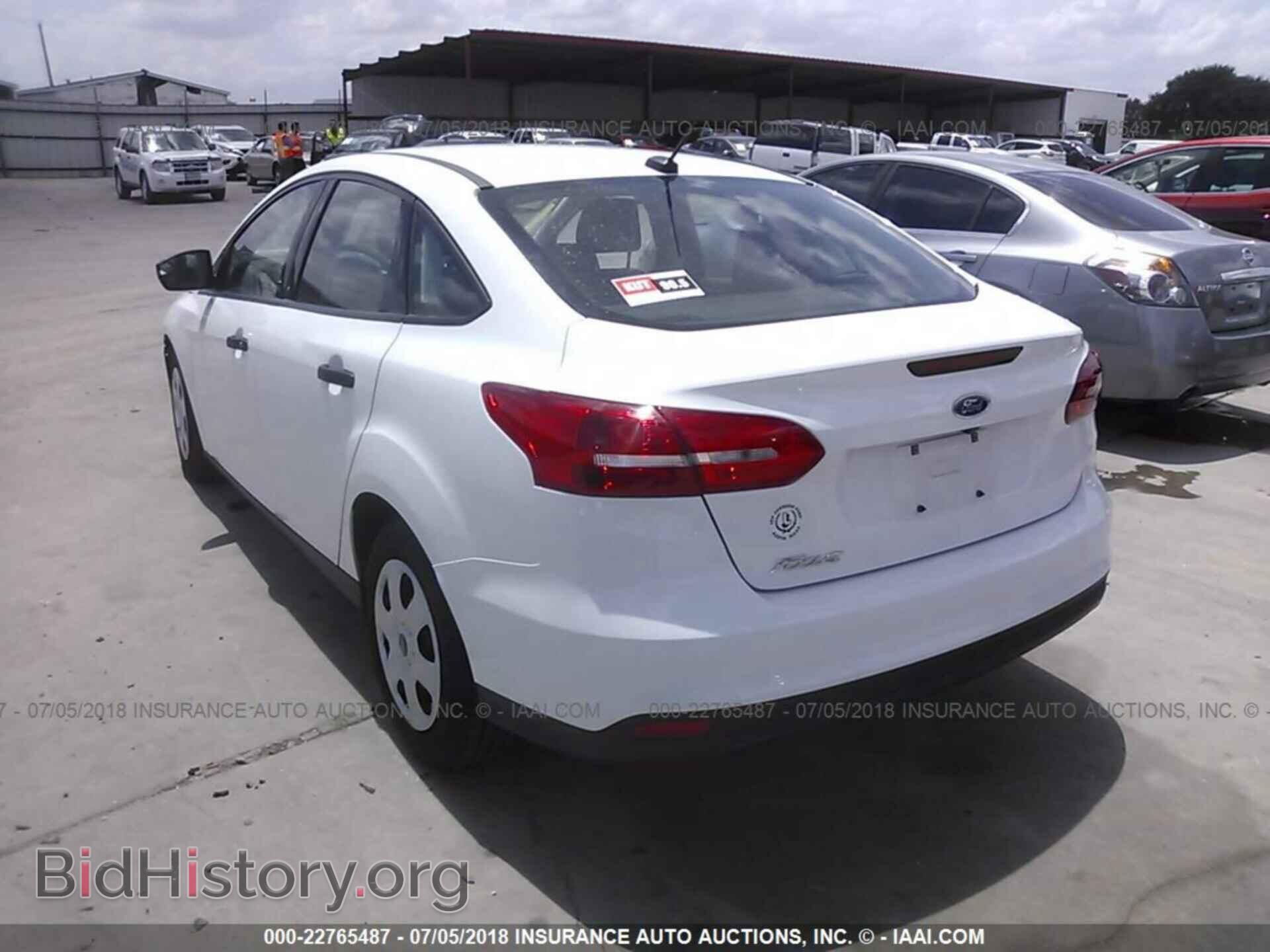 2017 Ford Focus - VIN: 1FADP3E23HL276701 - Photo 3