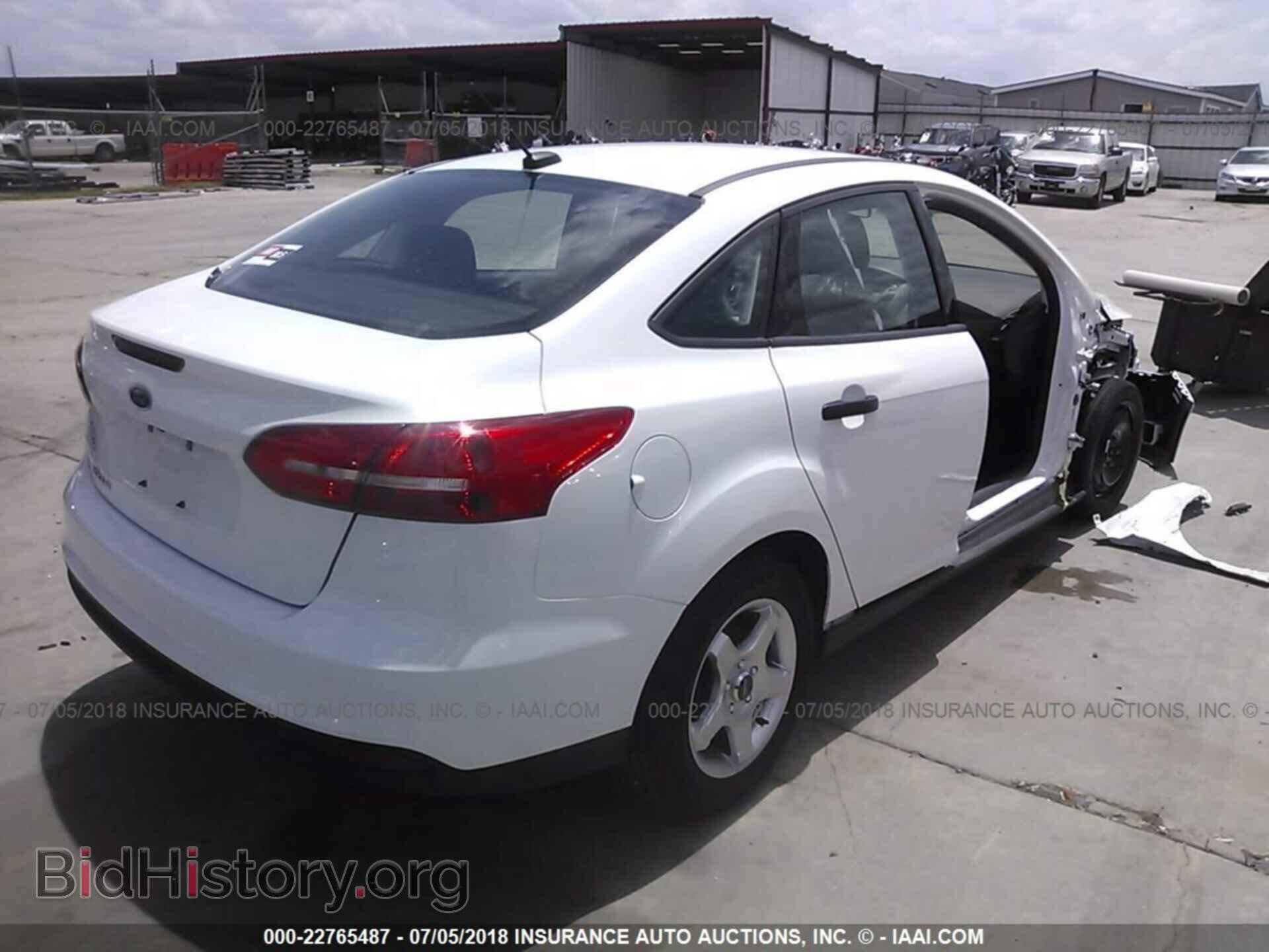 2017 Ford Focus - VIN: 1FADP3E23HL276701 - Photo 4