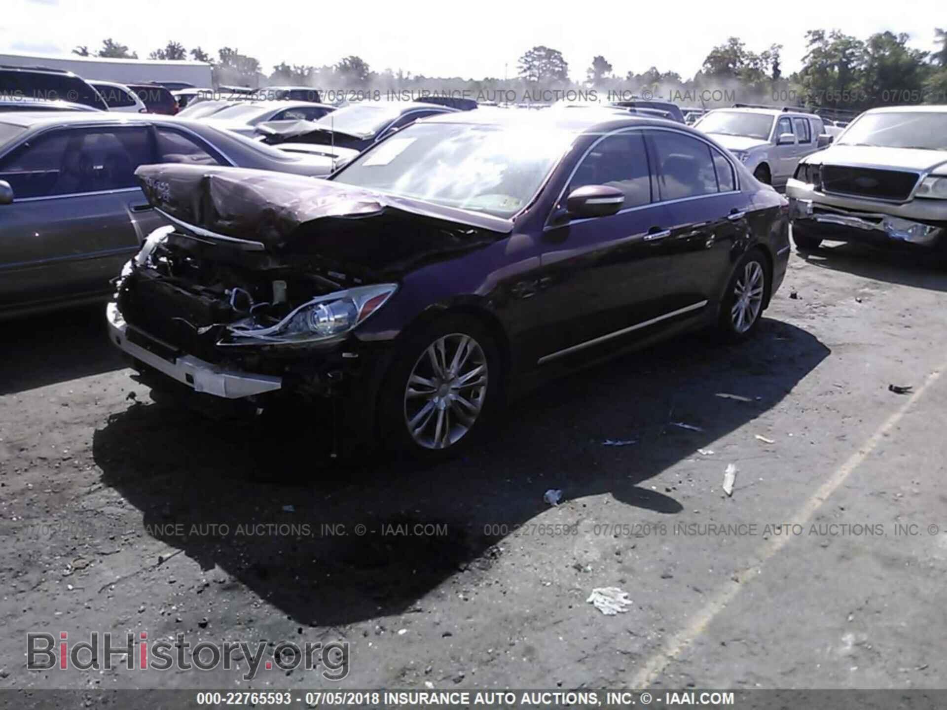 2012 Hyundai Genesis - VIN: KMHGC4DF8CU182213 - Фото 2