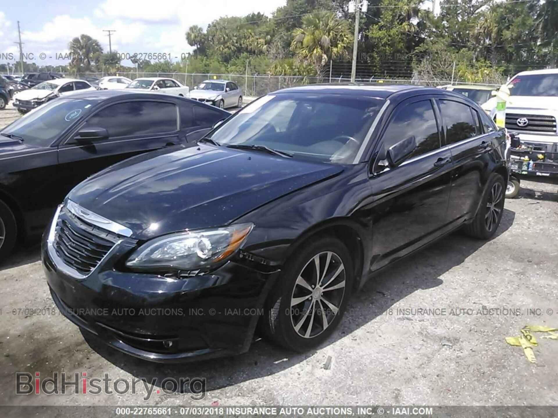 2013 Chrysler 200 - VIN: 1C3CCBBB7DN579015 - Photo 2