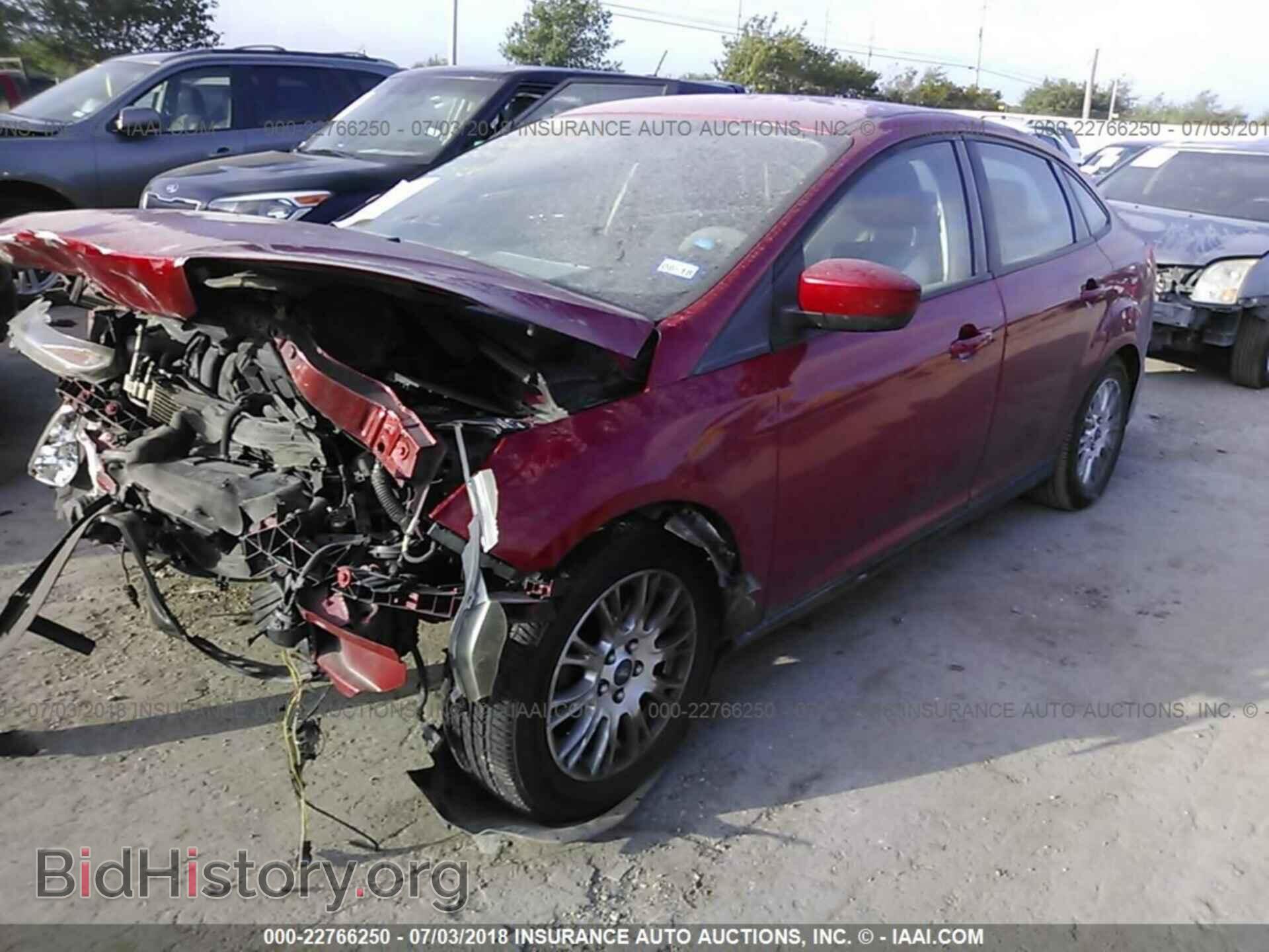 2012 Ford Focus - VIN: 1FAHP3F21CL121041 - Фото 2