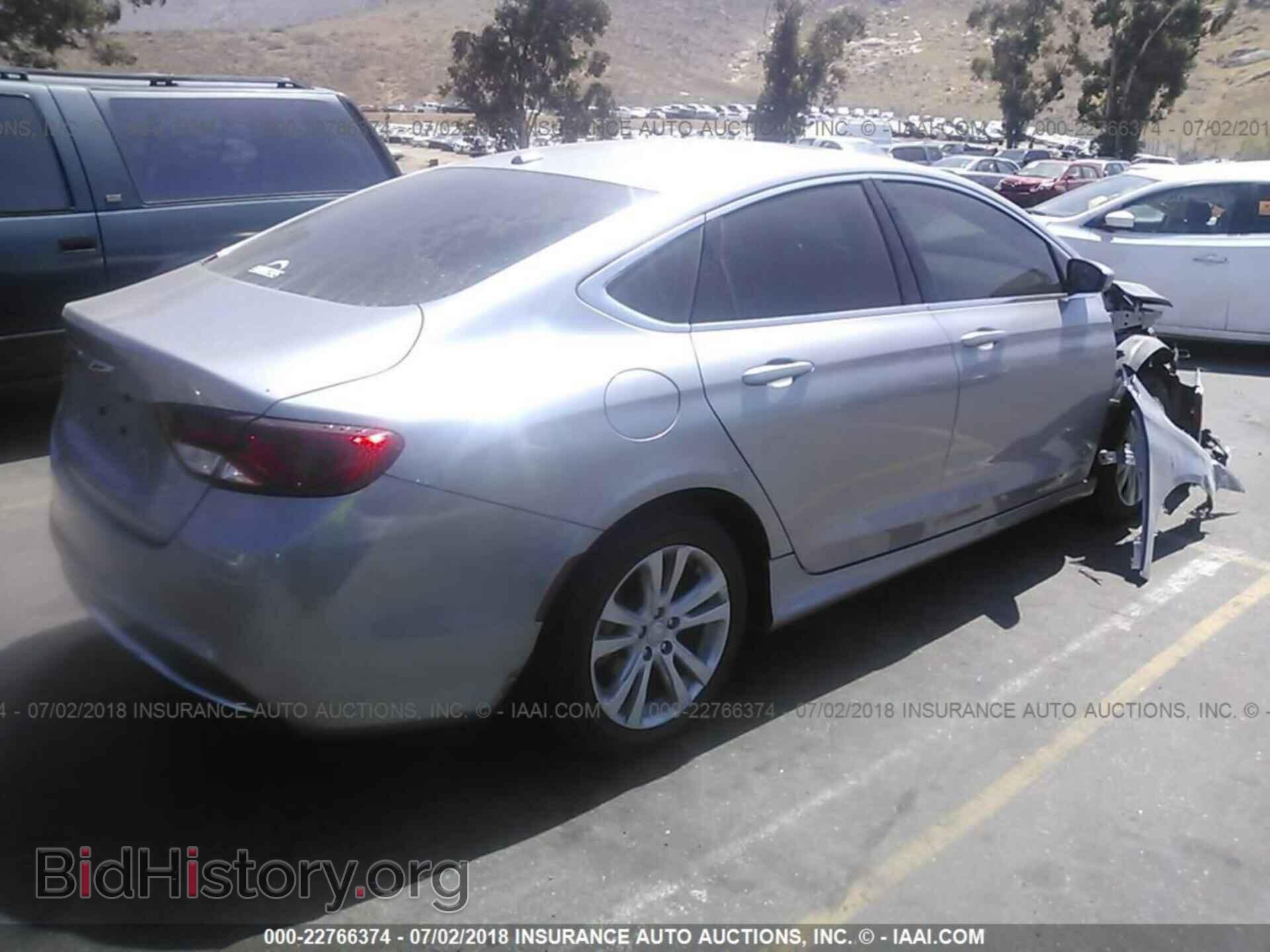 2015 Chrysler 200 - VIN: 1C3CCCAB2FN701340 - Photo 4