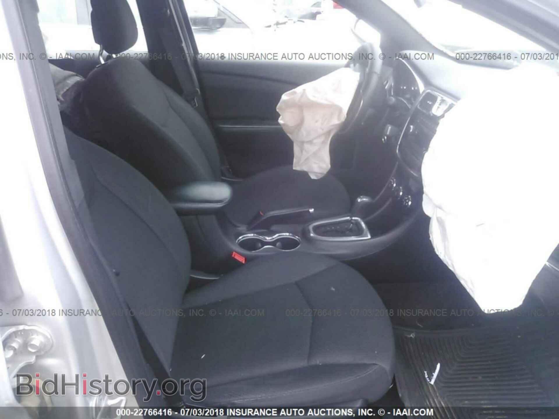 2011 Chrysler 200 - VIN: 1C3BC4FB8BN500143 - Photo 5