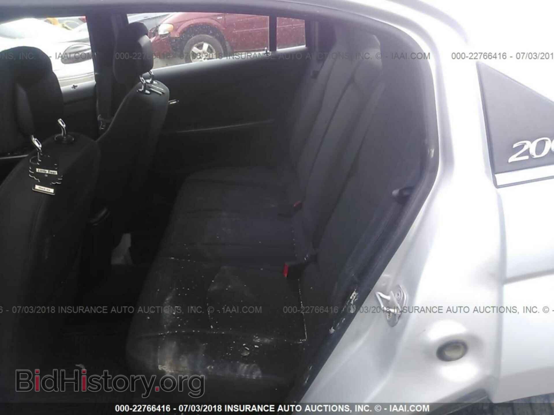 2011 Chrysler 200 - VIN: 1C3BC4FB8BN500143 - Photo 8