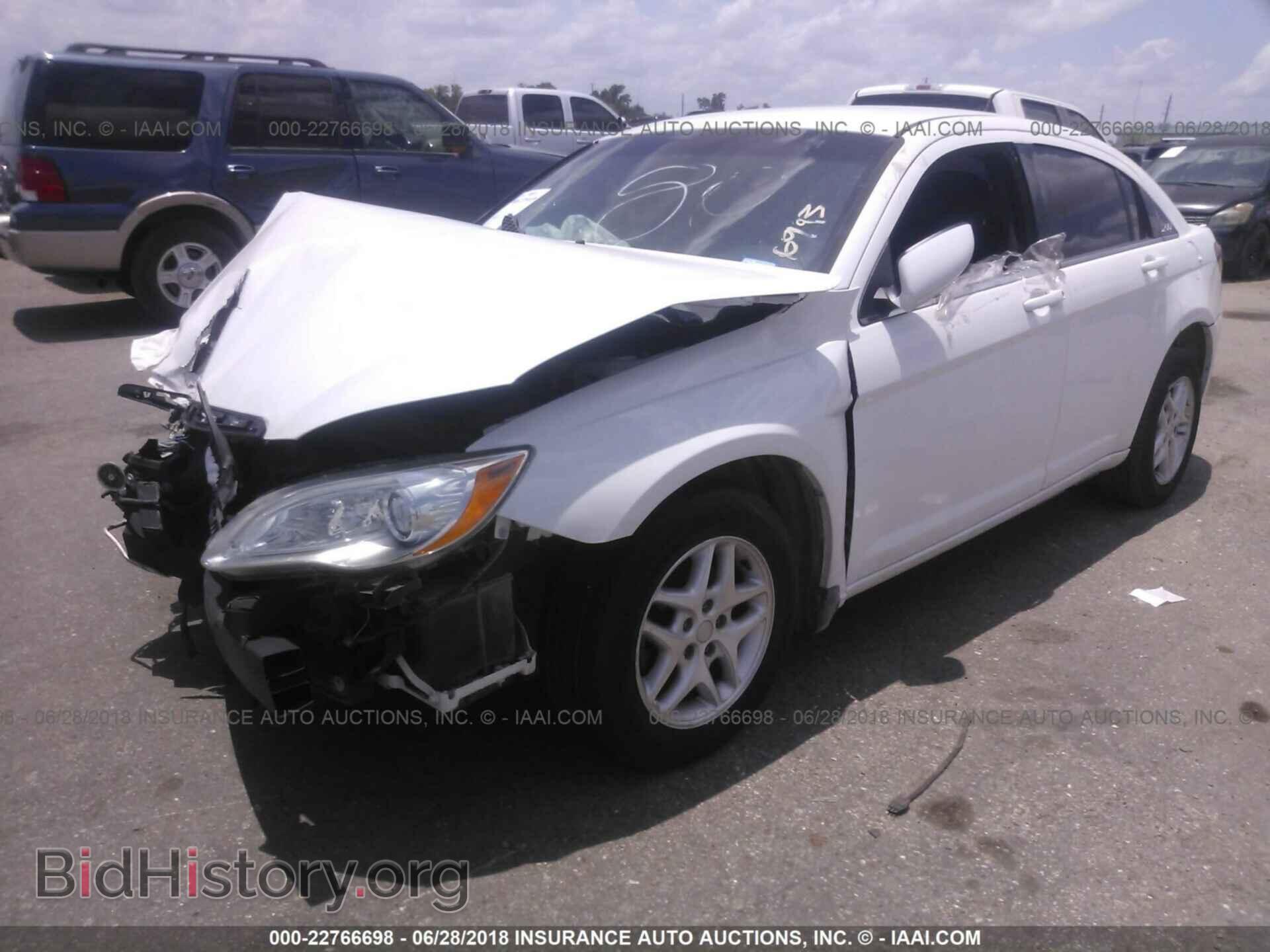 2012 Chrysler 200 - VIN: 1C3CCBAB1CN126993 - Фото 2