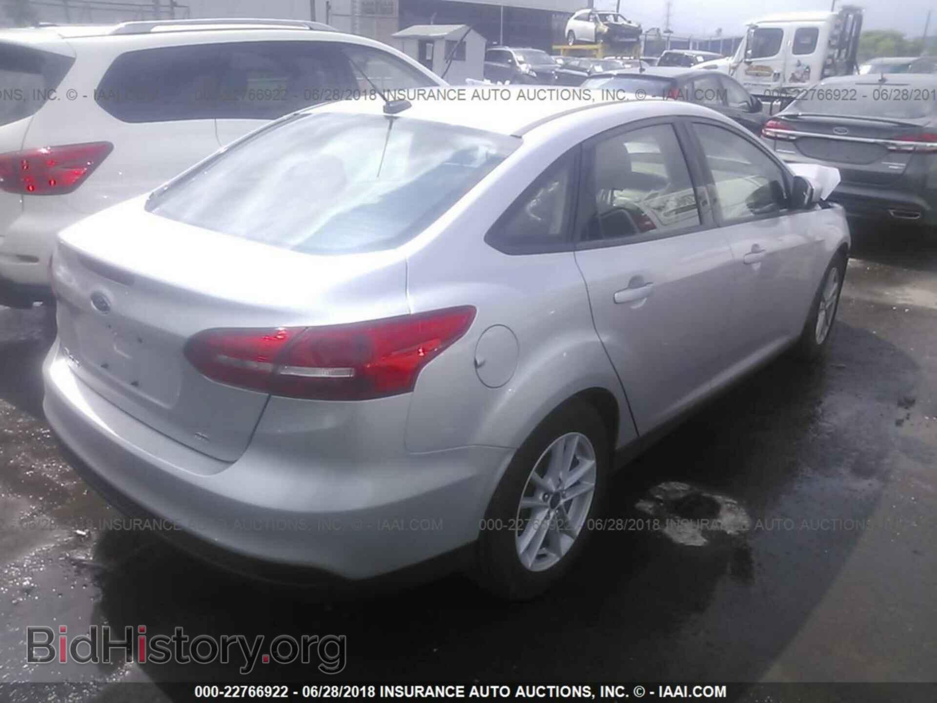 2018 Ford Focus - VIN: 1FADP3F25JL272590 - Фото 4