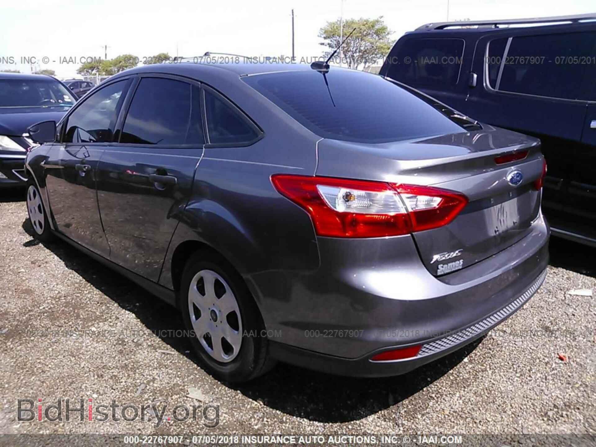 2014 Ford Focus - VIN: 1FADP3E21EL390420 - Photo 3