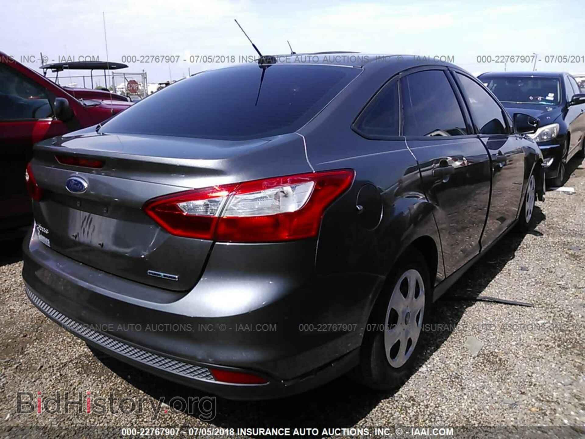 2014 Ford Focus - VIN: 1FADP3E21EL390420 - Photo 4