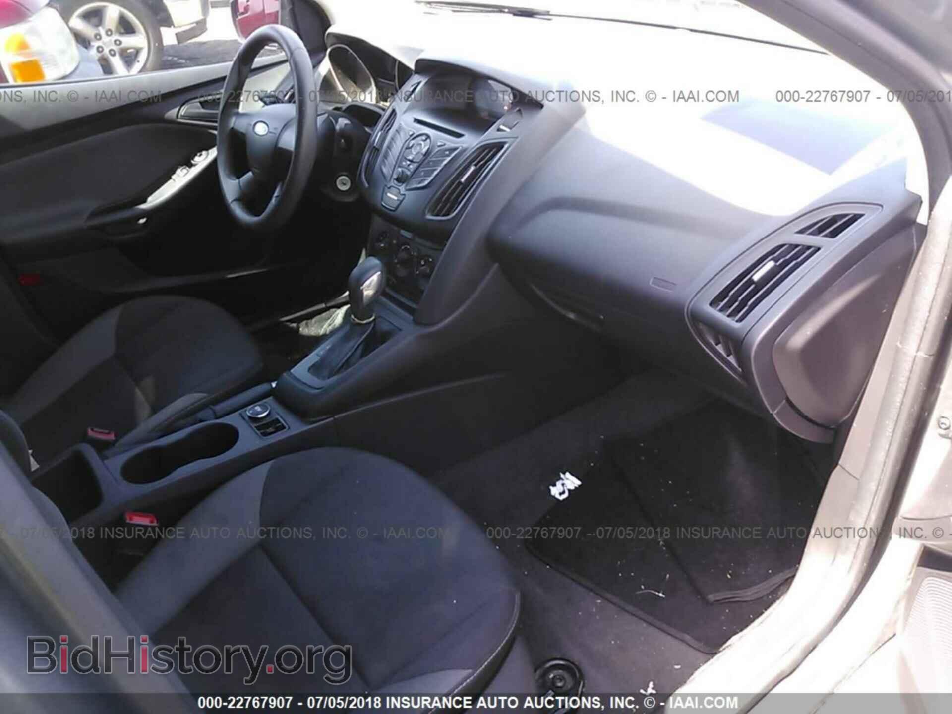 2014 Ford Focus - VIN: 1FADP3E21EL390420 - Photo 5