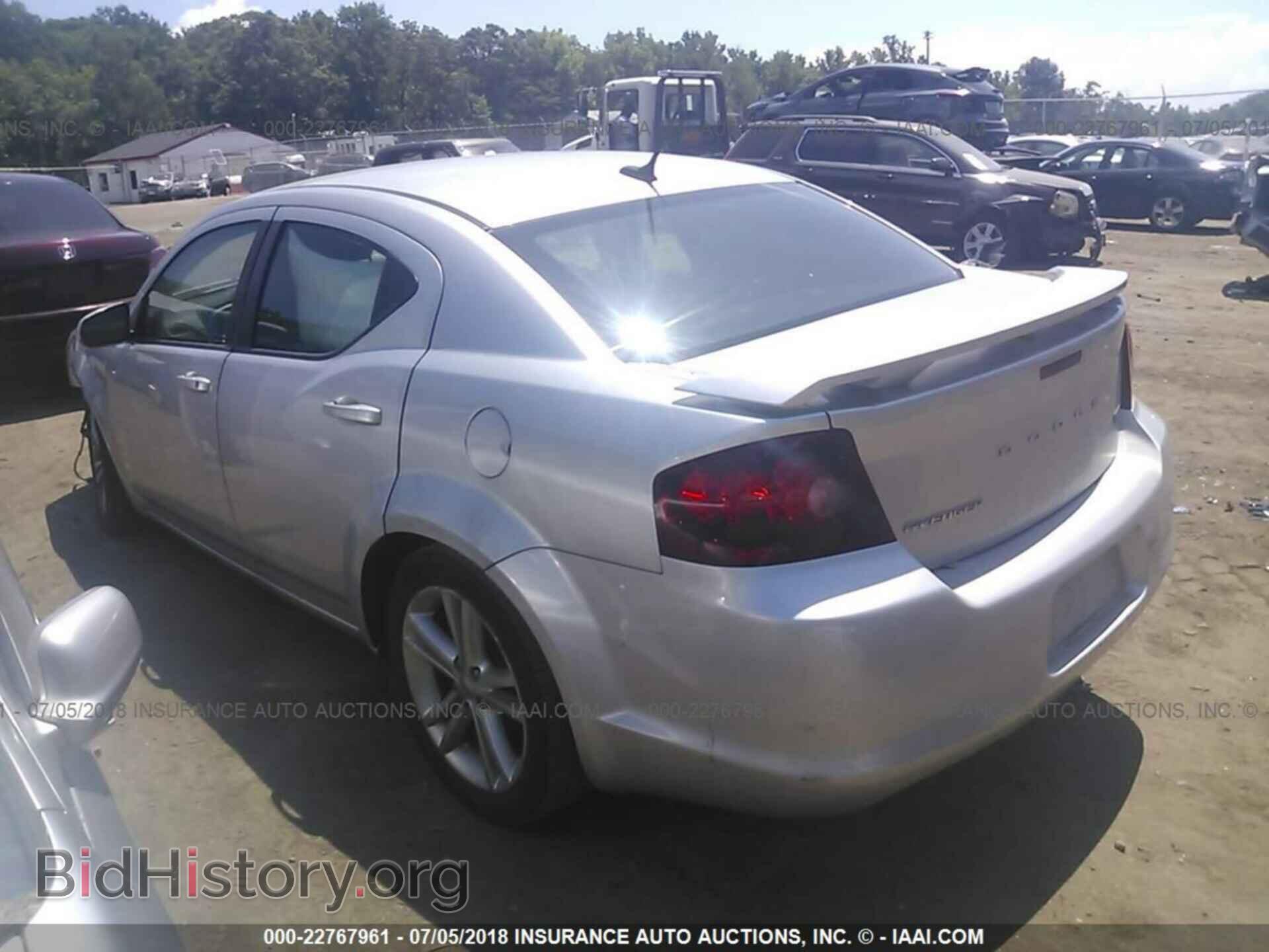 2011 Dodge Avenger - VIN: 1B3BD1FG5BN546498 - Photo 3