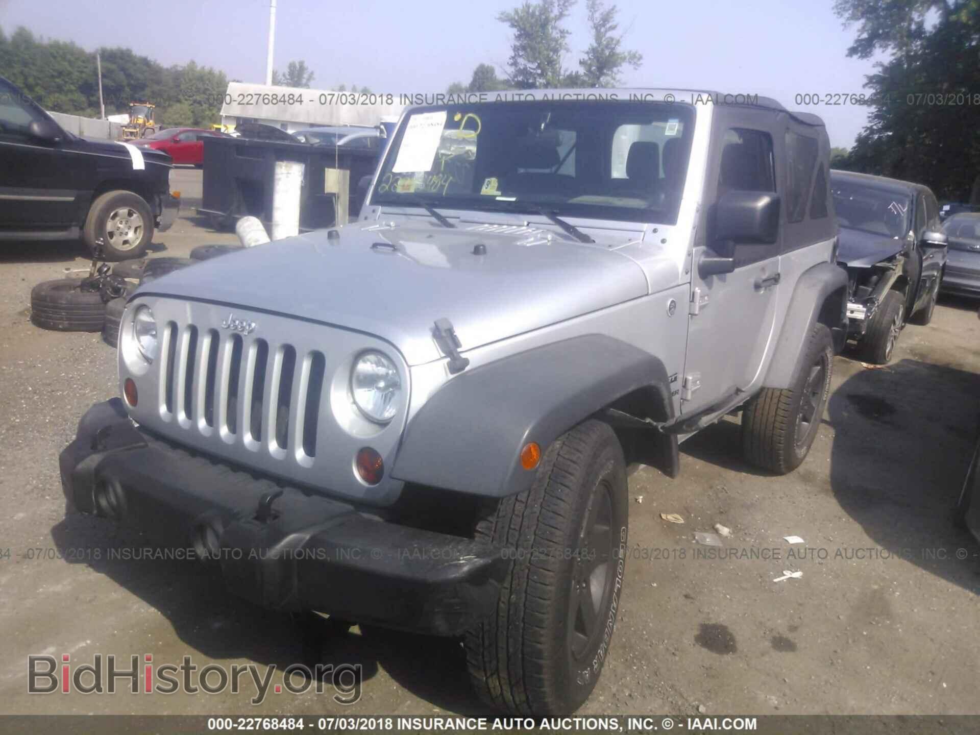 2011 Jeep Wrangler - VIN: 1J4GA2D17BL510237 - Фото 2