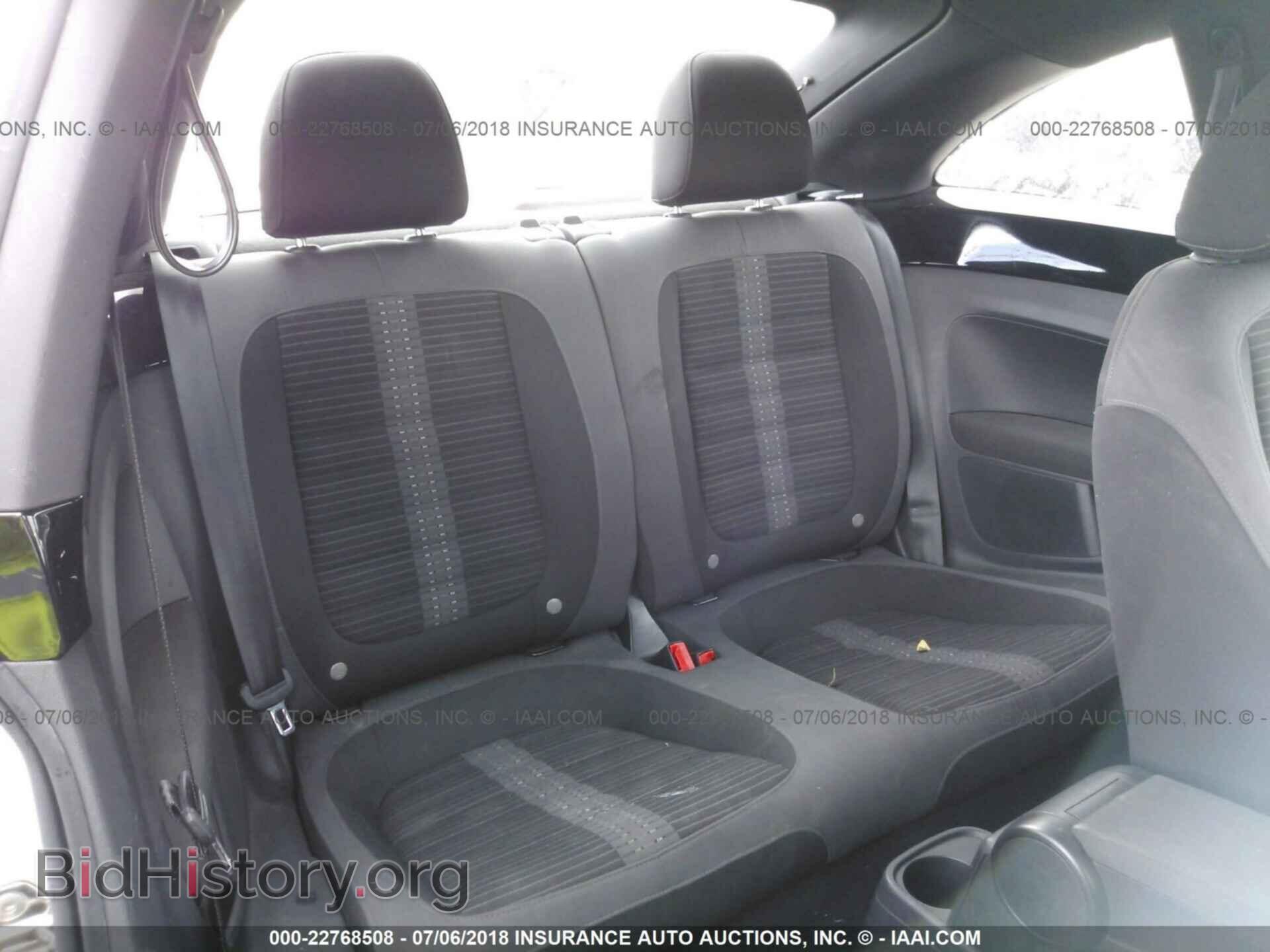2012 Volkswagen Beetle - VIN: 3VWVA7ATXCM648285 - Фото 8