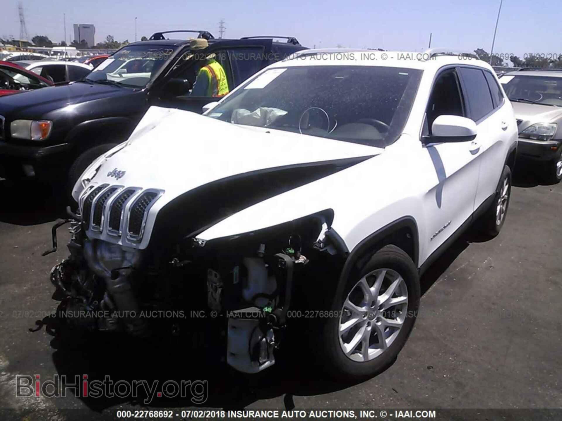 2017 Jeep Cherokee - VIN: 1C4PJLCB7HW667960 - Фото 2