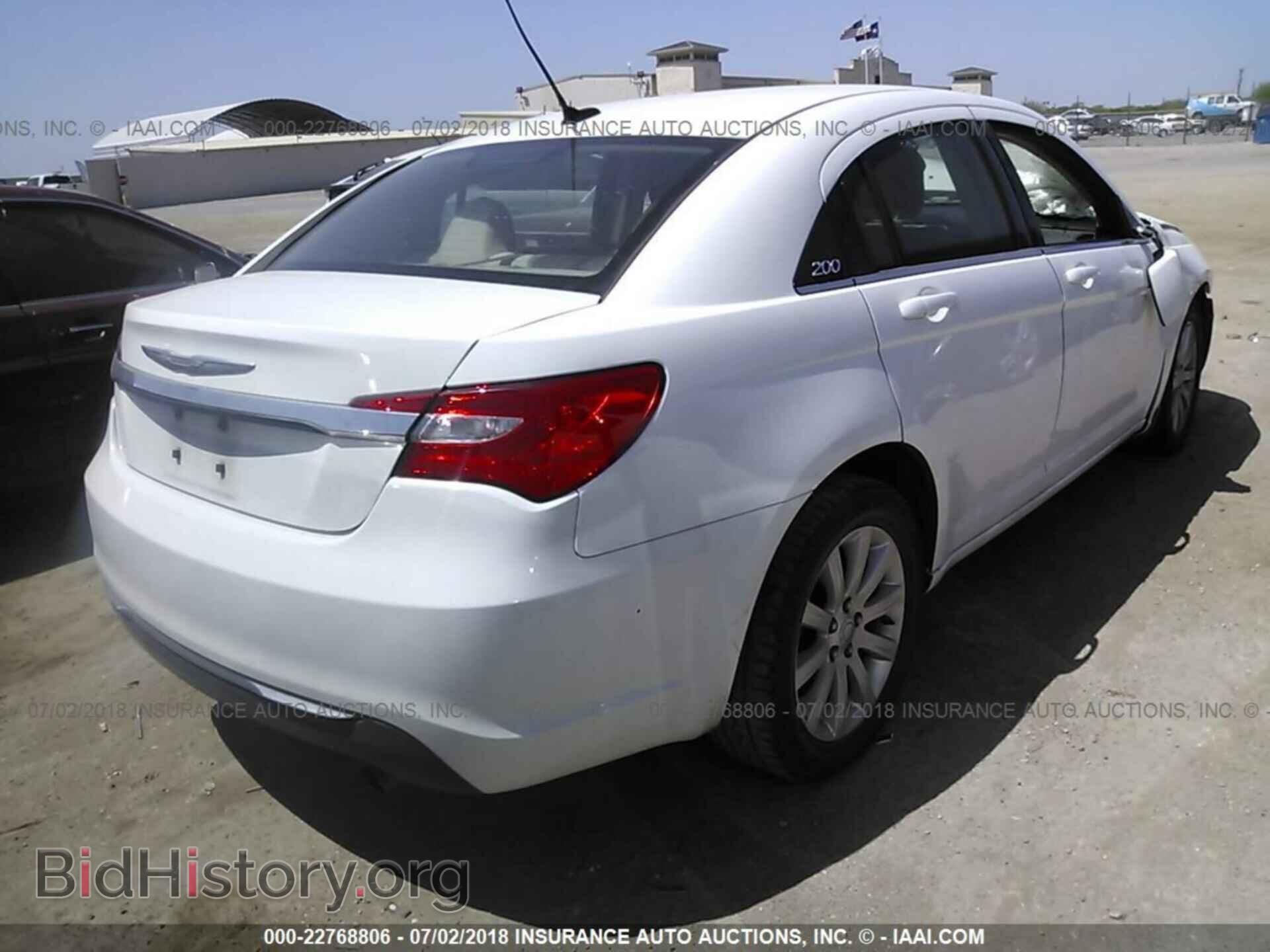 2011 Chrysler 200 - VIN: 1C3BC1FB3BN569904 - Photo 4