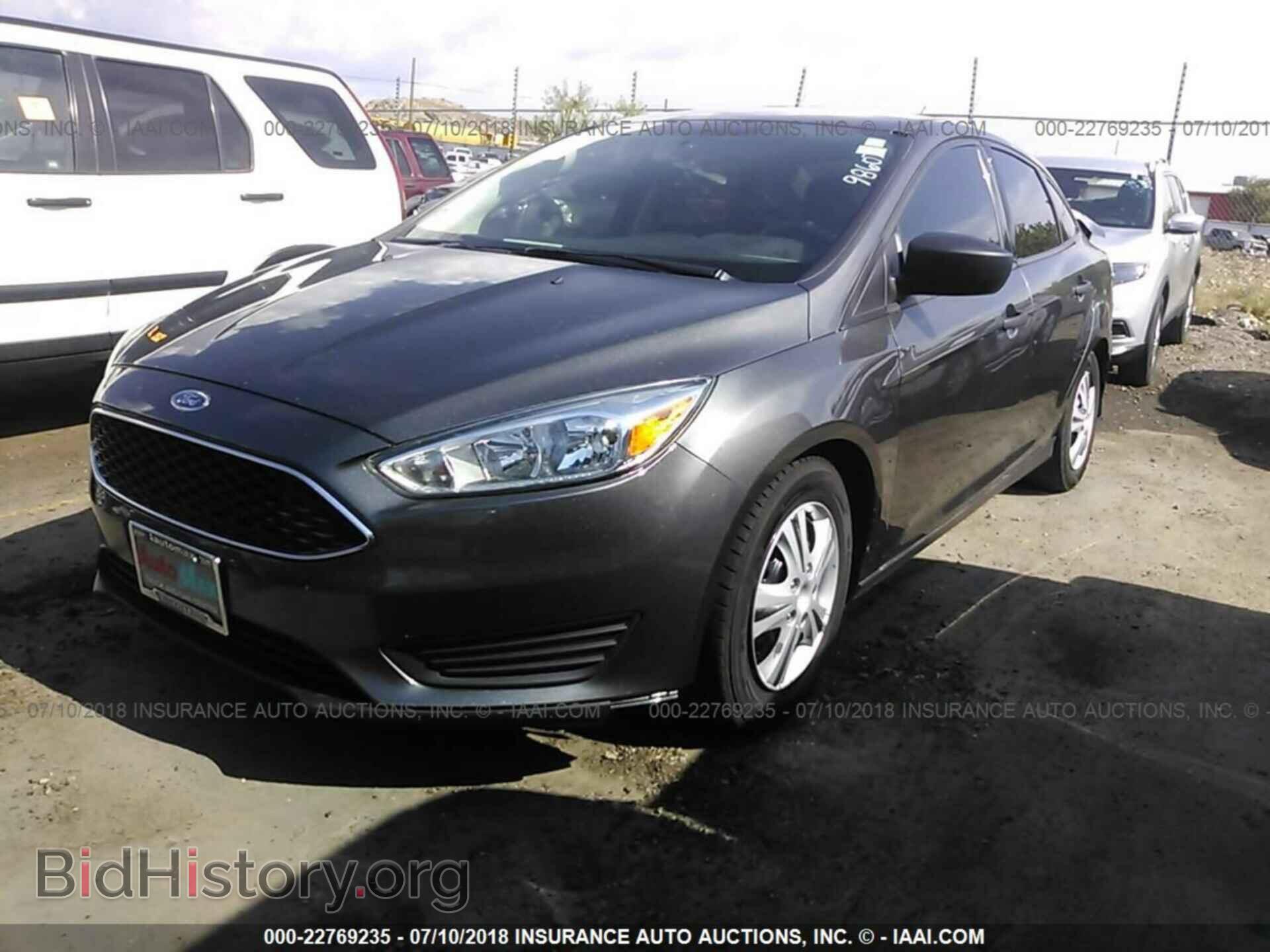 2016 Ford Focus - VIN: 1FADP3E28GL245944 - Фото 2