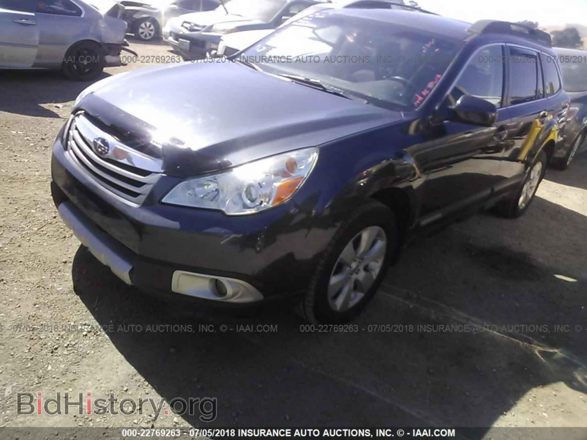 2011 Subaru Outback - VIN: 4S4BRBLC6B3421038 - Фото 2