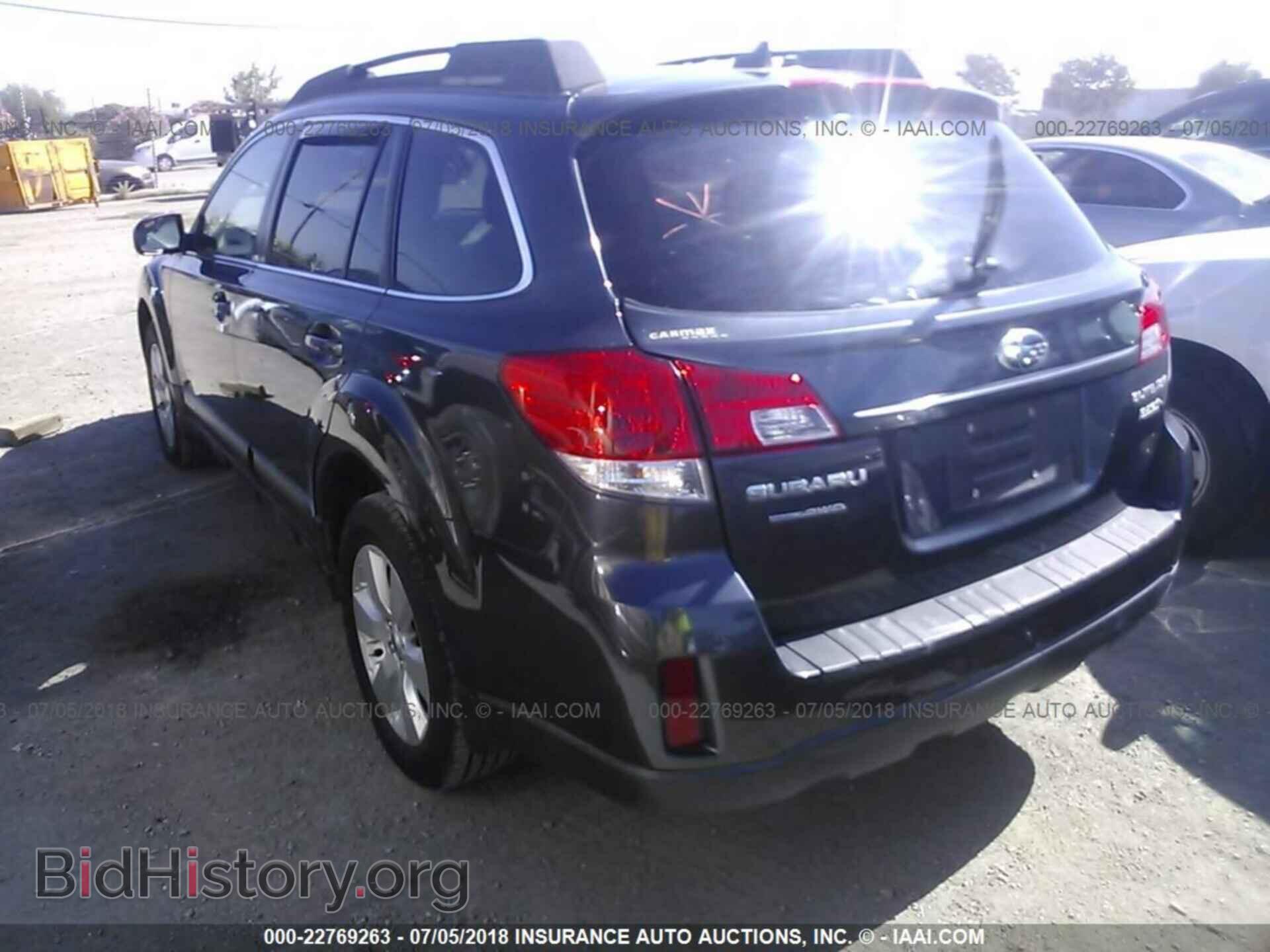 2011 Subaru Outback - VIN: 4S4BRBLC6B3421038 - Фото 3