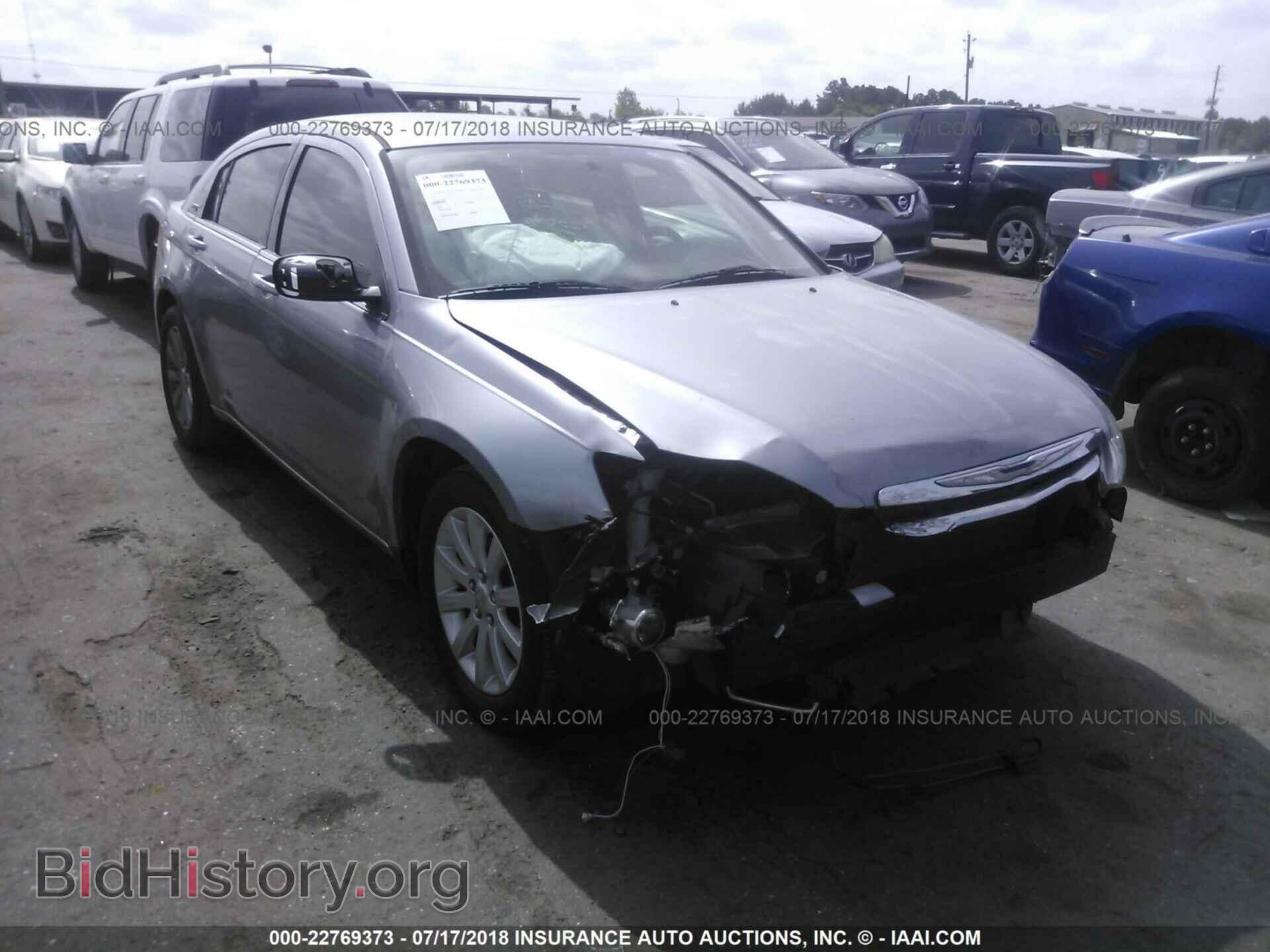 Photo 1C3CCBBB4DN651689 - Chrysler 200 2013