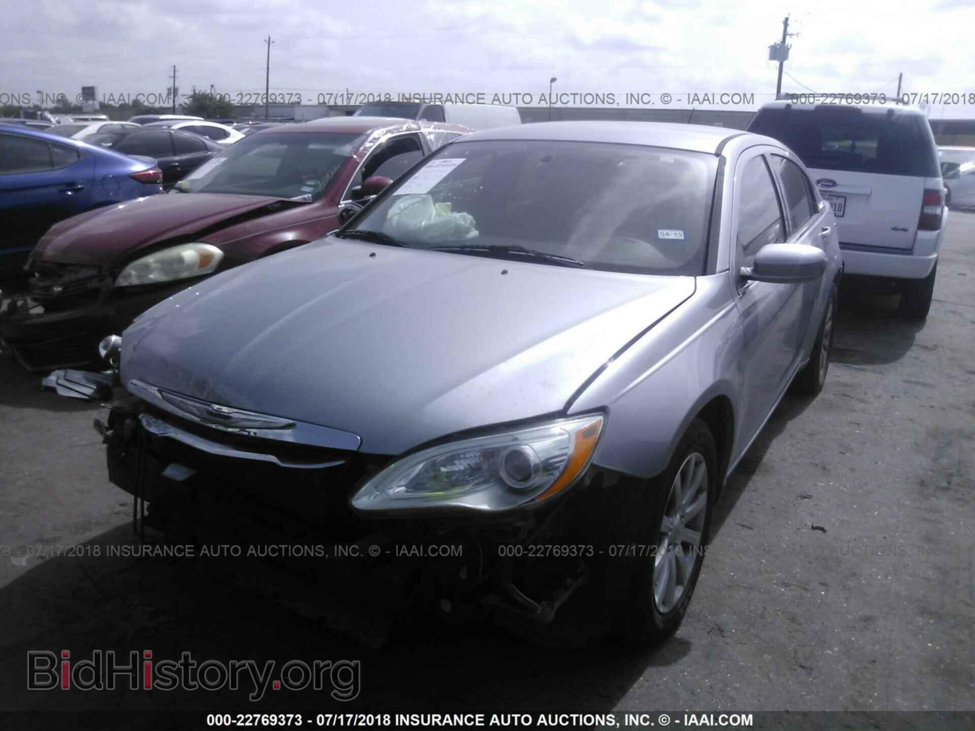 2013 Chrysler 200 - VIN: 1C3CCBBB4DN651689 - Photo 2