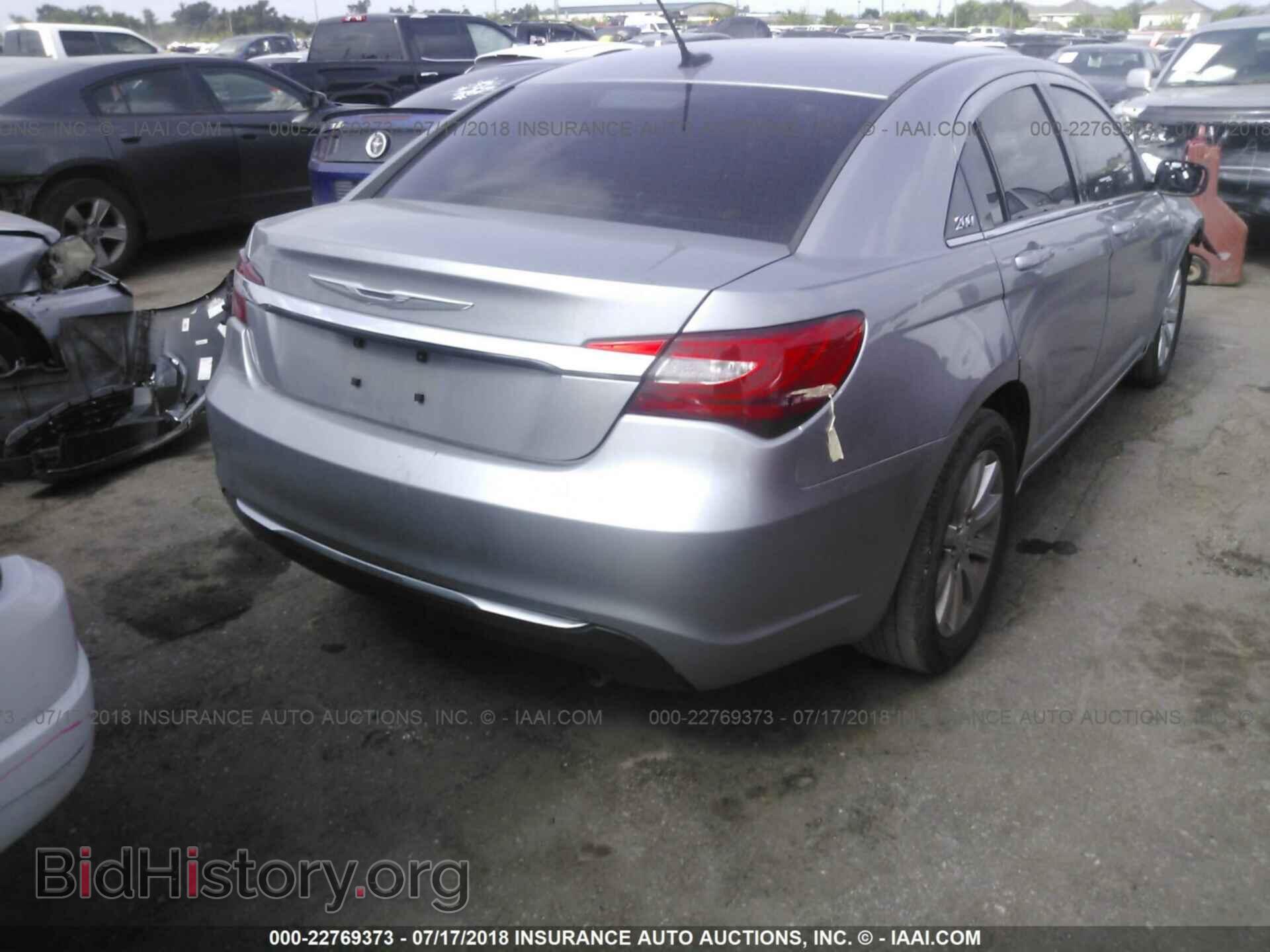2013 Chrysler 200 - VIN: 1C3CCBBB4DN651689 - Photo 4