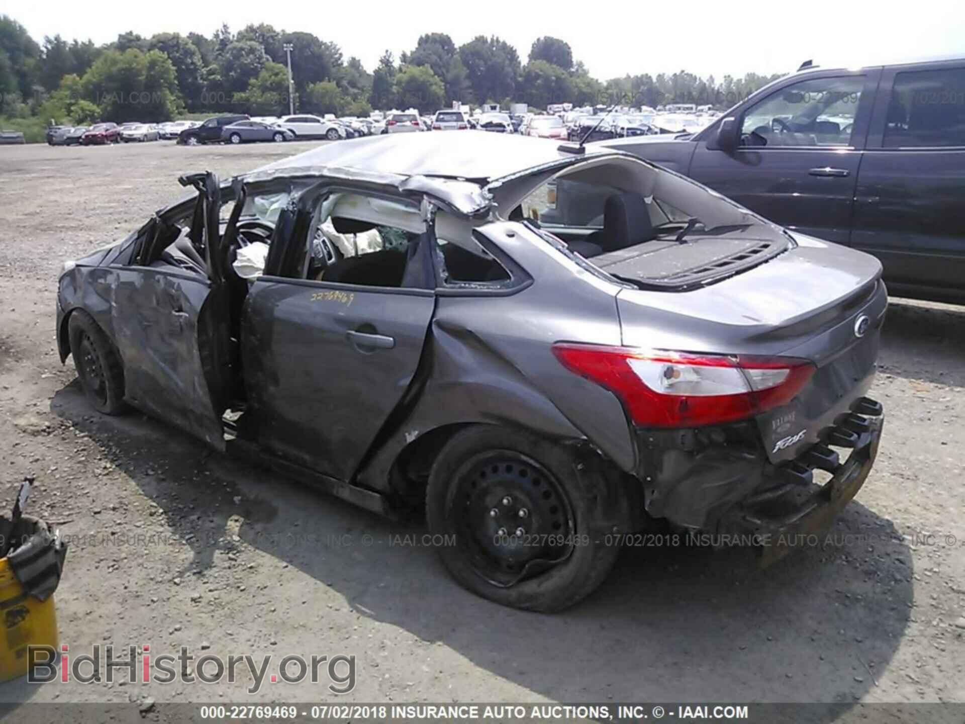 2012 Ford Focus - VIN: 1FAHP3F24CL261388 - Photo 3