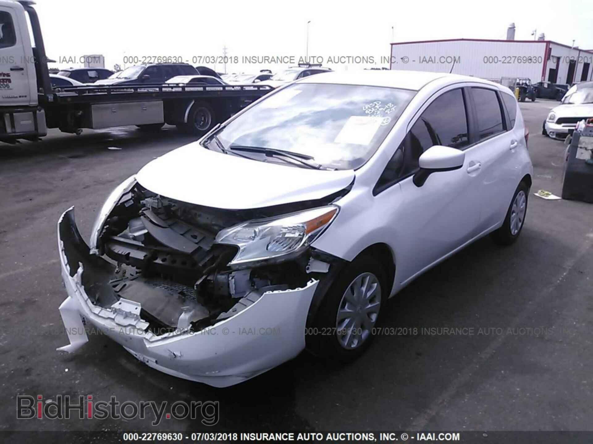 2016 Nissan Versa note - VIN: 3N1CE2CP2GL381255 - Фото 2