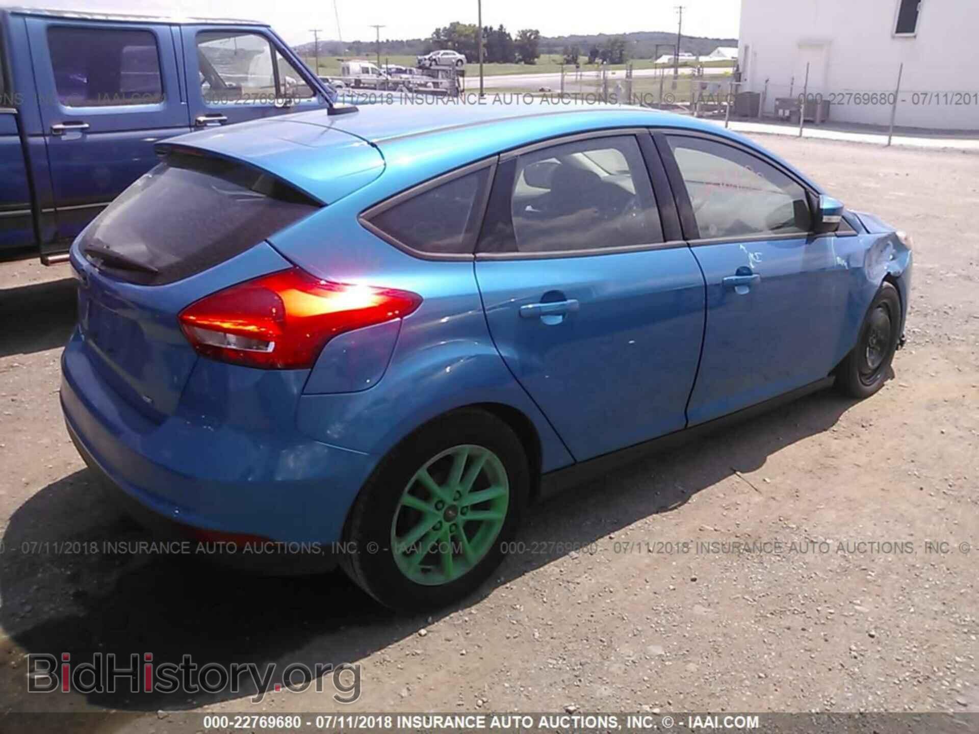 2016 Ford Focus - VIN: 1FADP3K25GL396860 - Photo 4