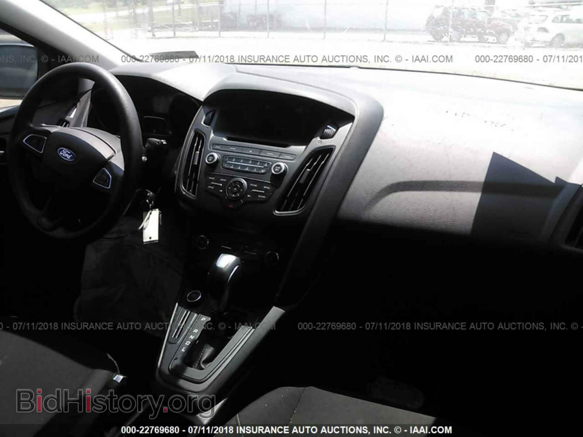 2016 Ford Focus - VIN: 1FADP3K25GL396860 - Photo 5