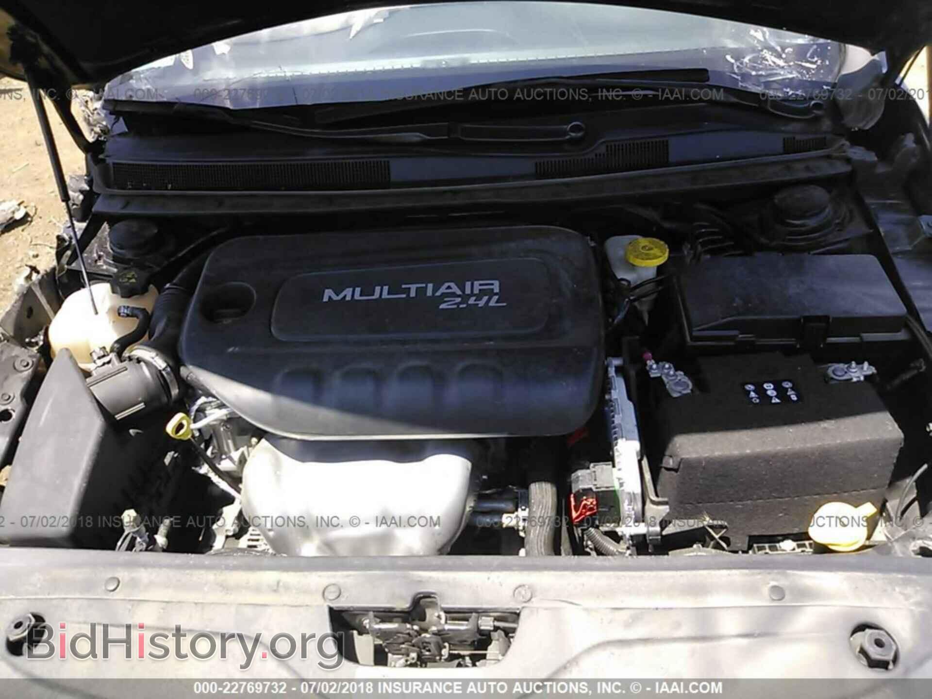 2016 Chrysler 200 - VIN: 1C3CCCAB9GN166606 - Photo 10