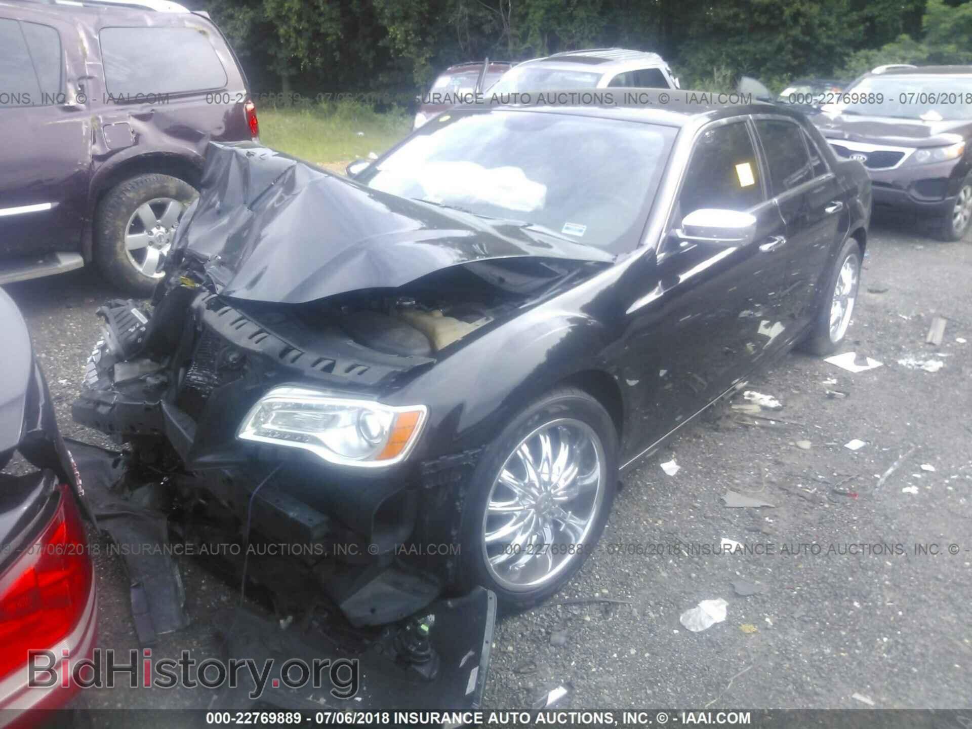 2014 Chrysler 300c - VIN: 2C3CCAET0EH118134 - Фото 2