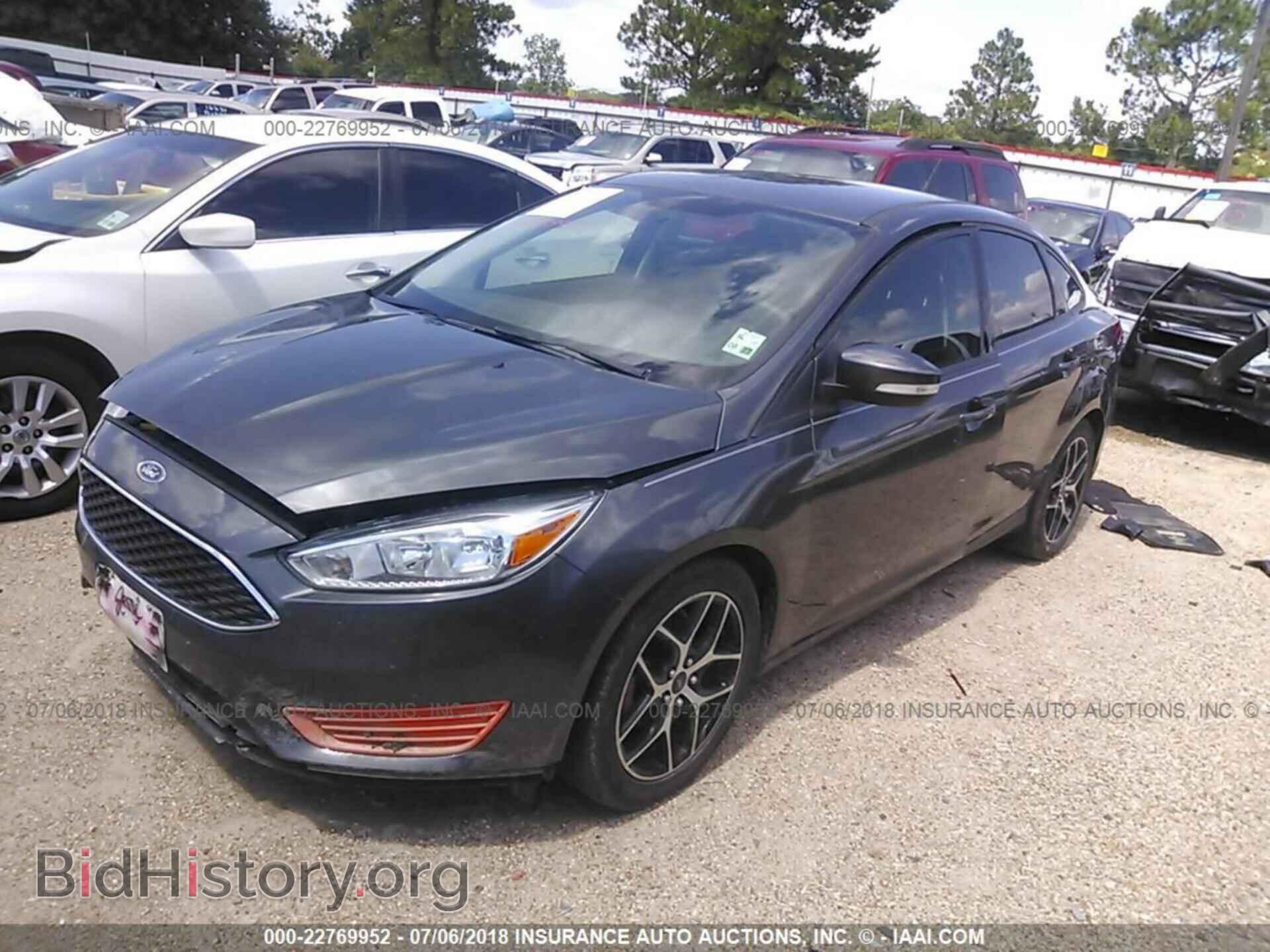 2015 Ford Focus - VIN: 1FADP3F25FL338885 - Photo 2