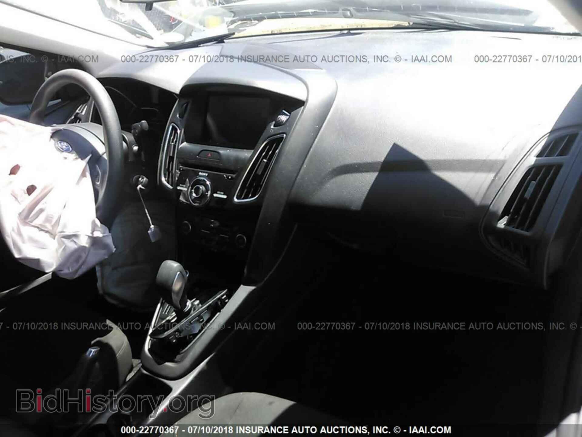 2017 Ford Focus - VIN: 1FADP3H24HL343169 - Photo 5